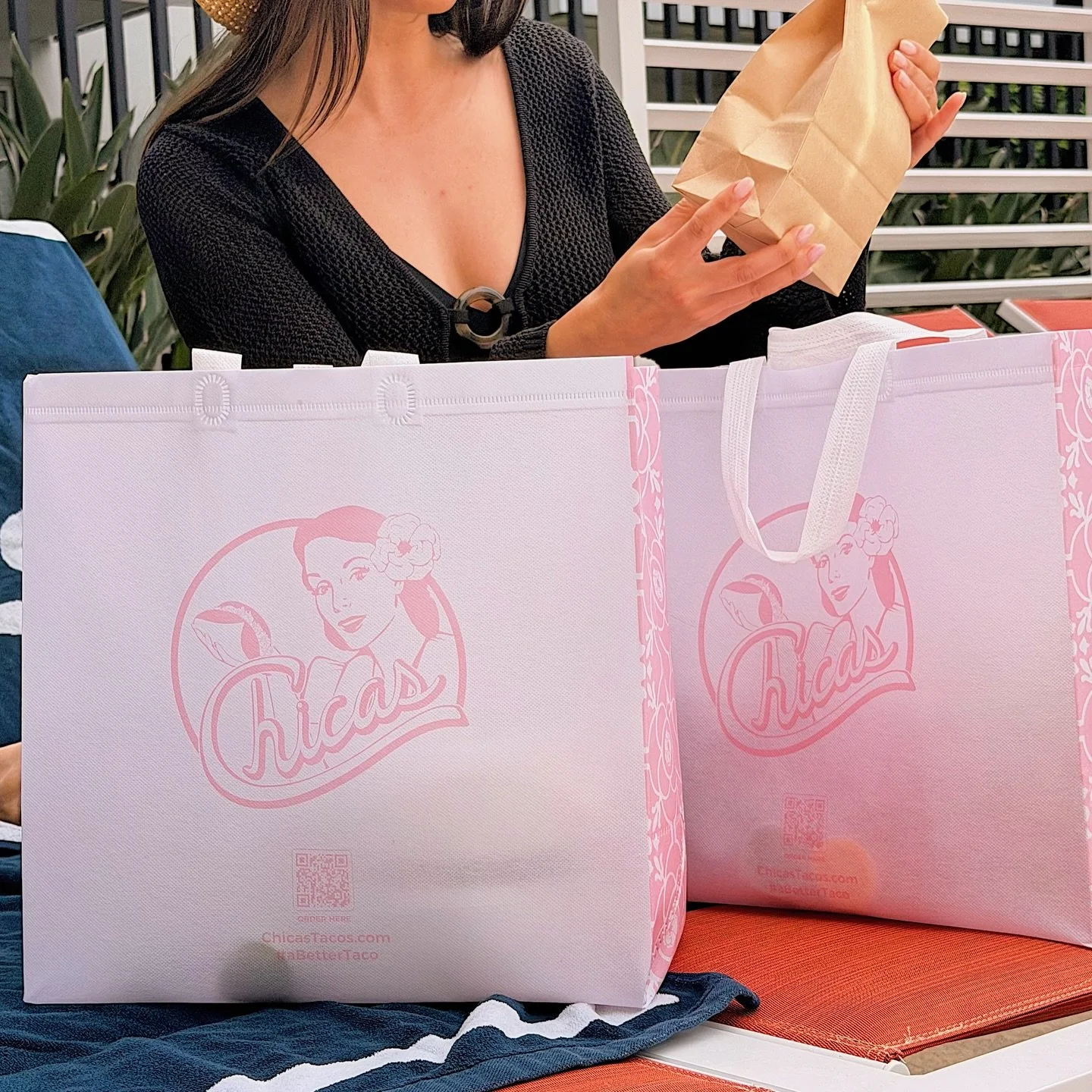 Renew. Reuse. Re-Chicas. 🌮♻️

Meet your new go-to bag, coming with every order.

Beach days, errands, whatever&hellip; just don&rsquo;t throw her away. She&rsquo;s meant to go everywhere with you this summer.❤️&zwj;🔥☀️

🛵Order Online: Use Uber Eat