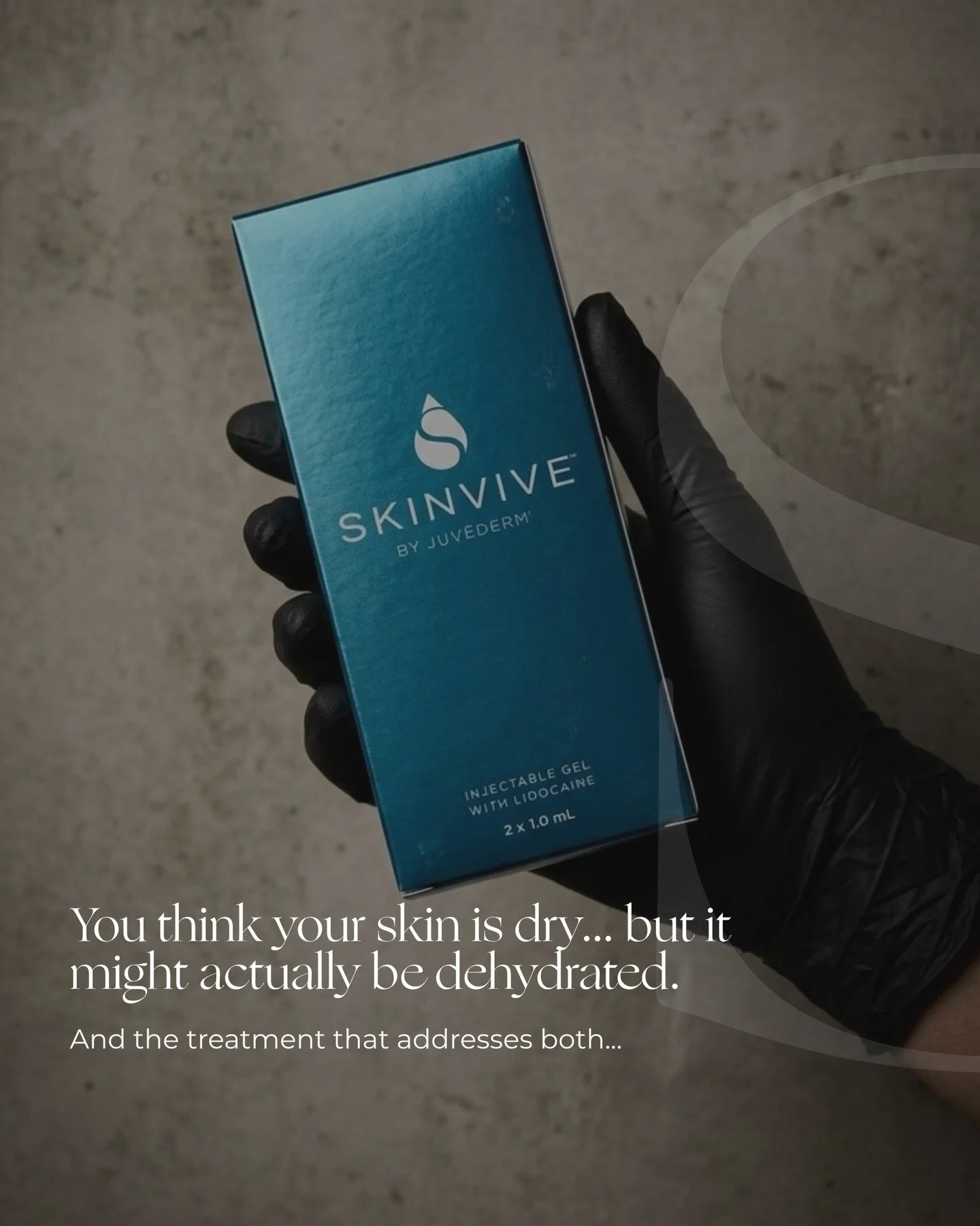 If your skin feels dry no matter how much moisturizer you lather on&hellip; this is your sign to look a little deeper.

Because it might not be dry skin.
It might be dehydrated skin.

And no matter how good your products are&hellip;
topicals can only