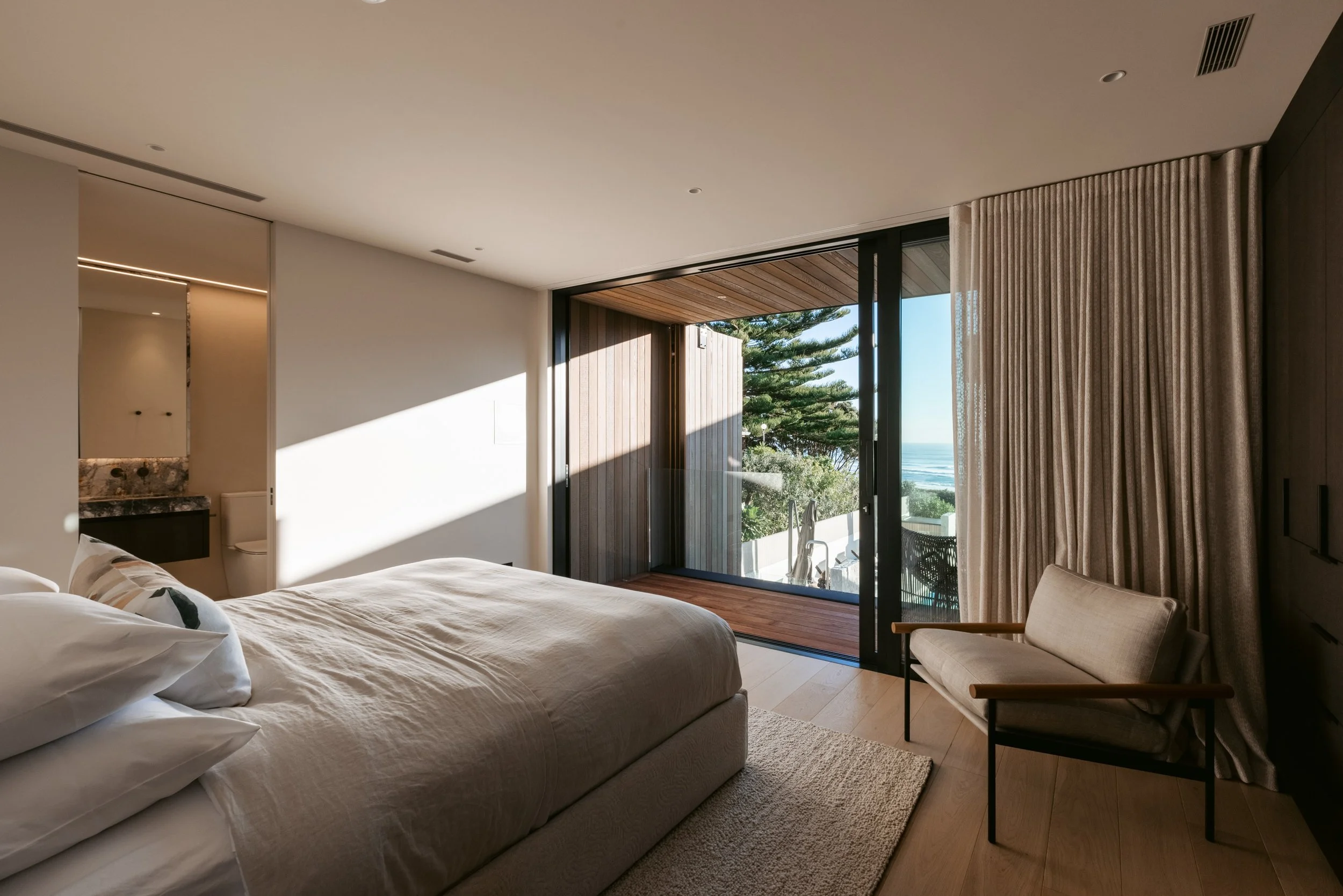 the-retreat-papamoa-bedroom-03.jpg