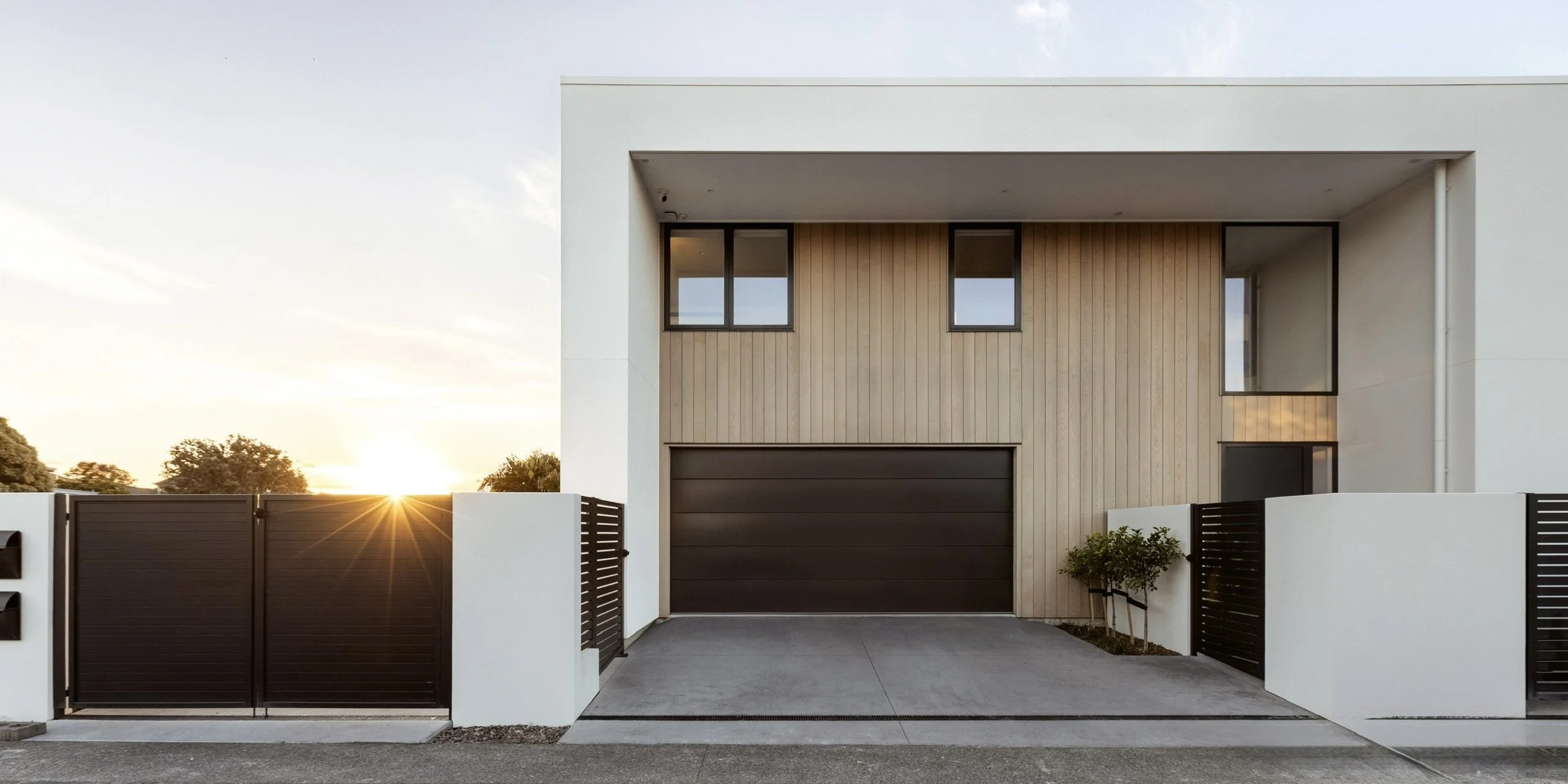 Roadside facade of Beachside Minimalism Tauranga home showcasing minimalist coastal design