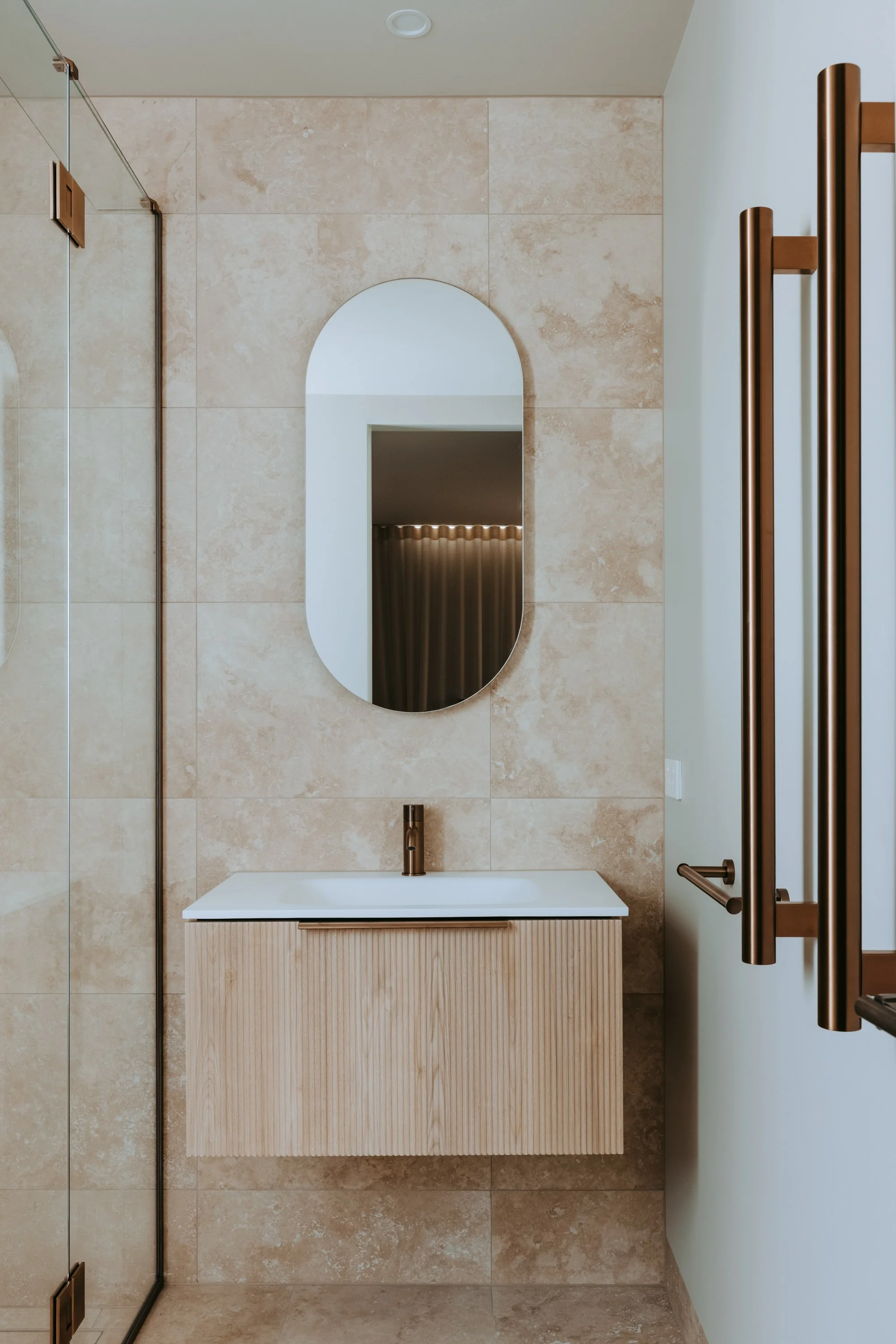 Bathroom of Palm Springs Mount Maunganui renovation with natural materials 
