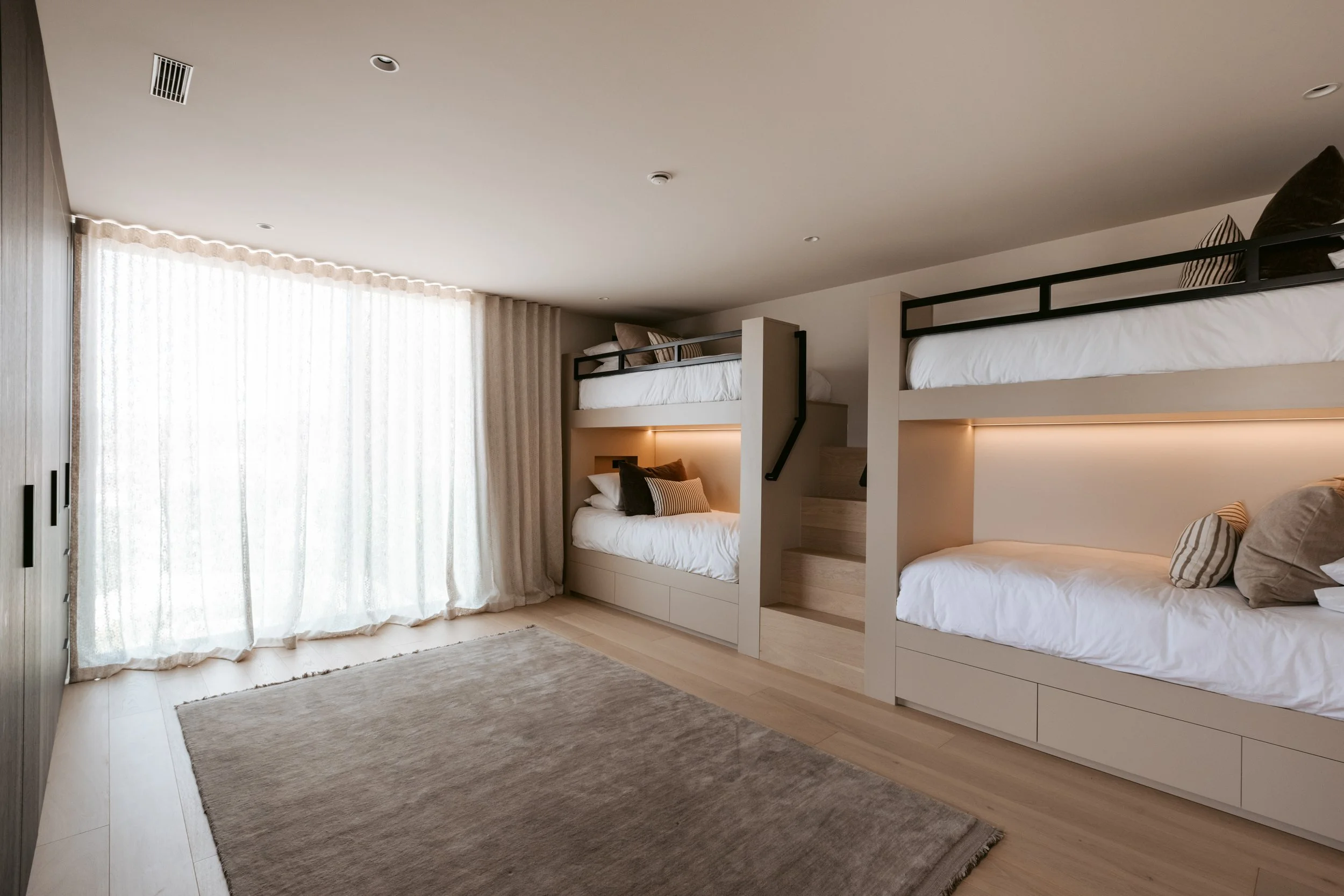 the-retreat-papamoa-bunkroom-01.jpg