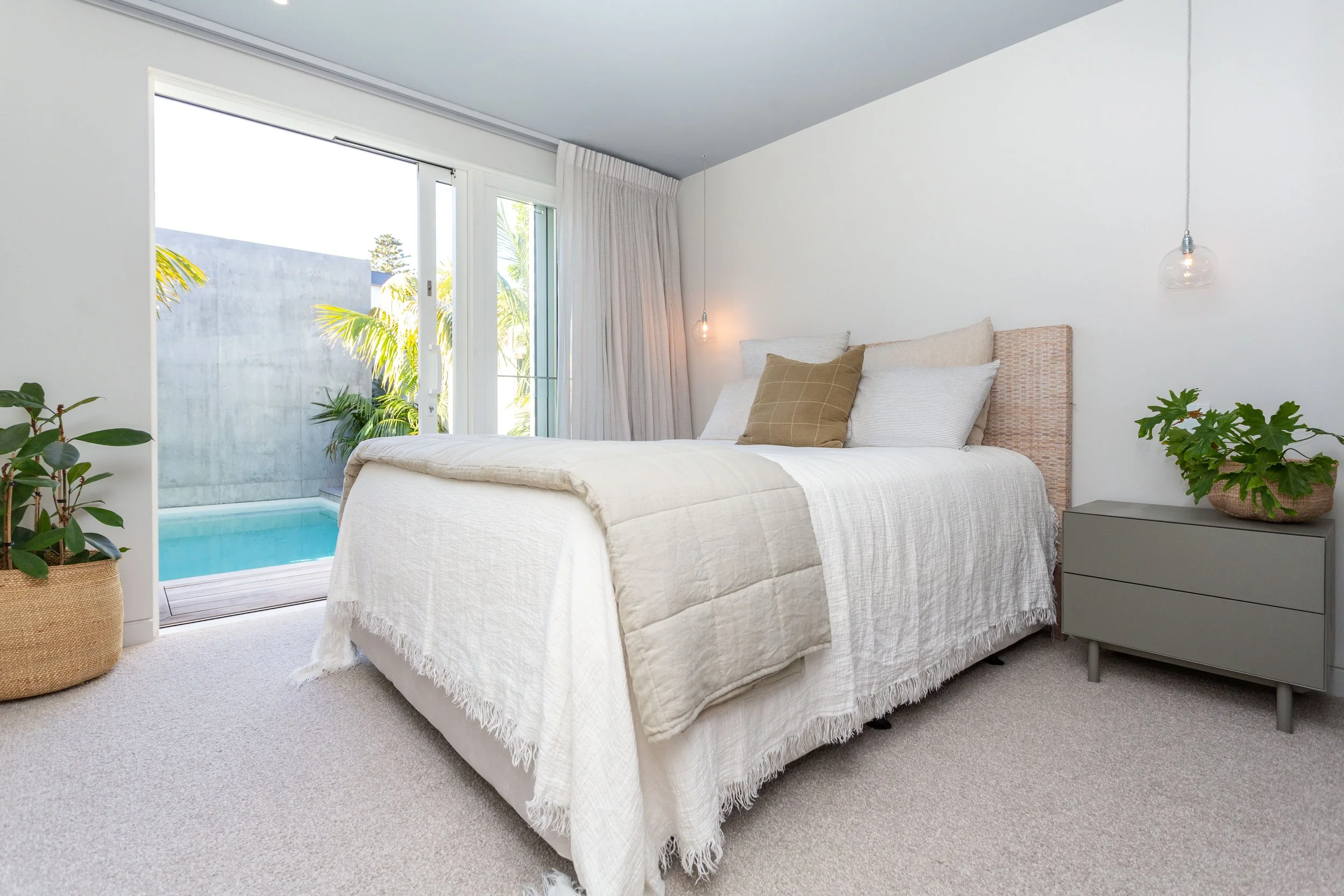 entertainers-haven-mount-maunganui-bedroom-1.JPG