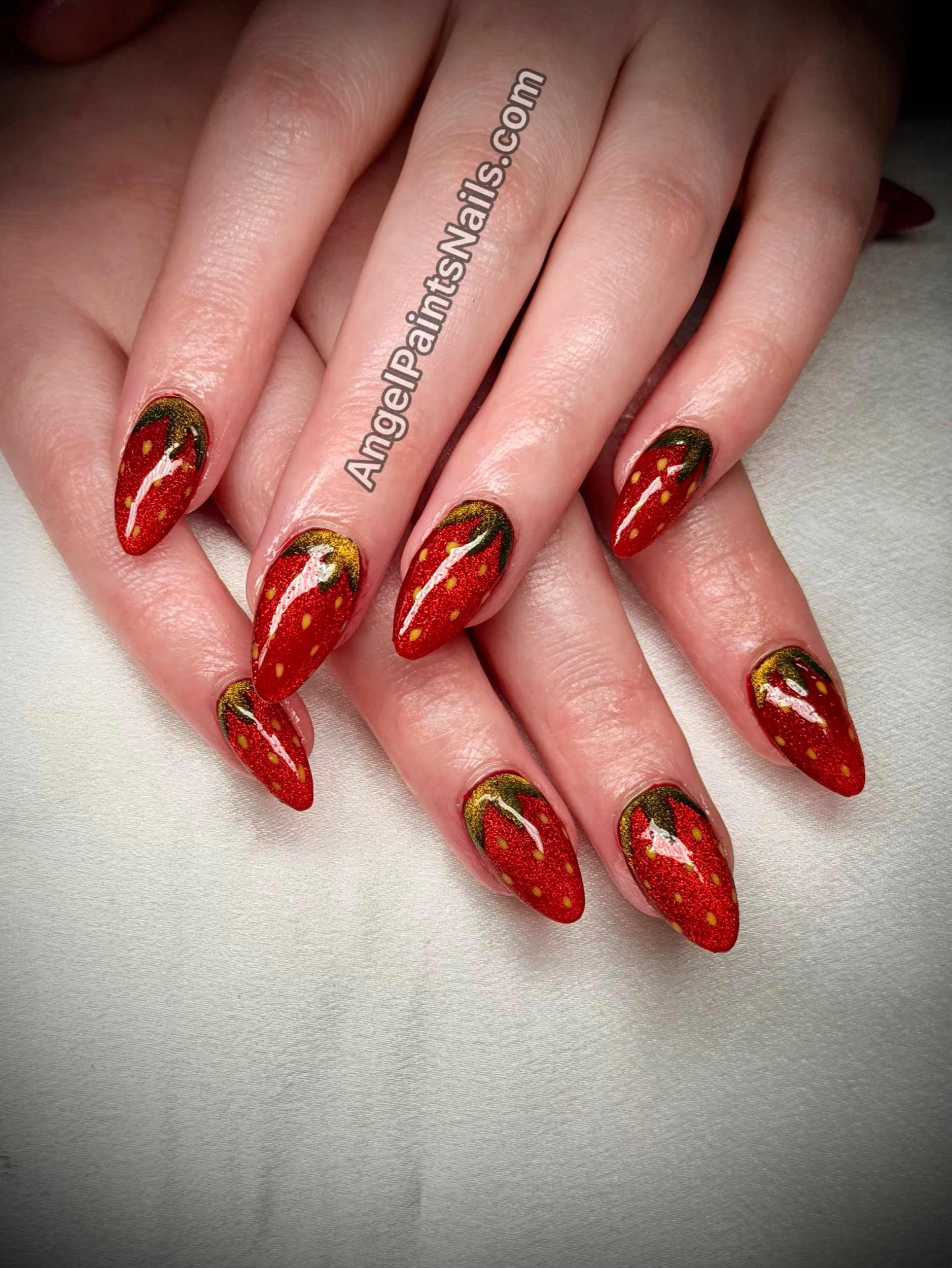 Cat Eye Strawberry Reusable Press On Nails