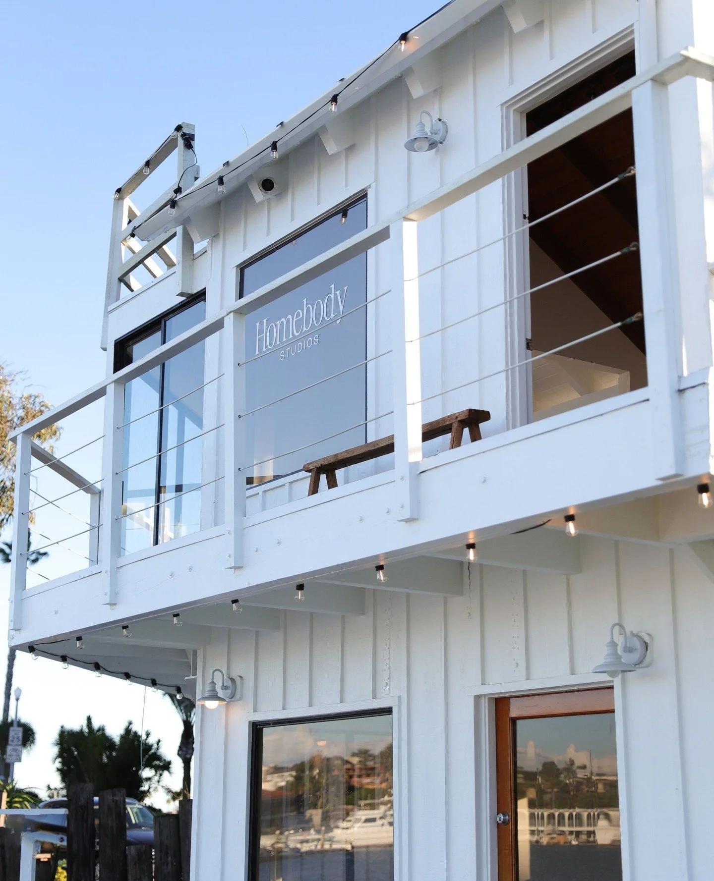 Have you made it to class yet?⁠
⁠
@homebody_studios is hosting a series of mat pilates classes until Sunday with bevies by @drinkdesoi! There are just a few spots left.⁠
⁠
Join in on the fun! Sign up through the link in our bio. #TheShoreatLidoMarina