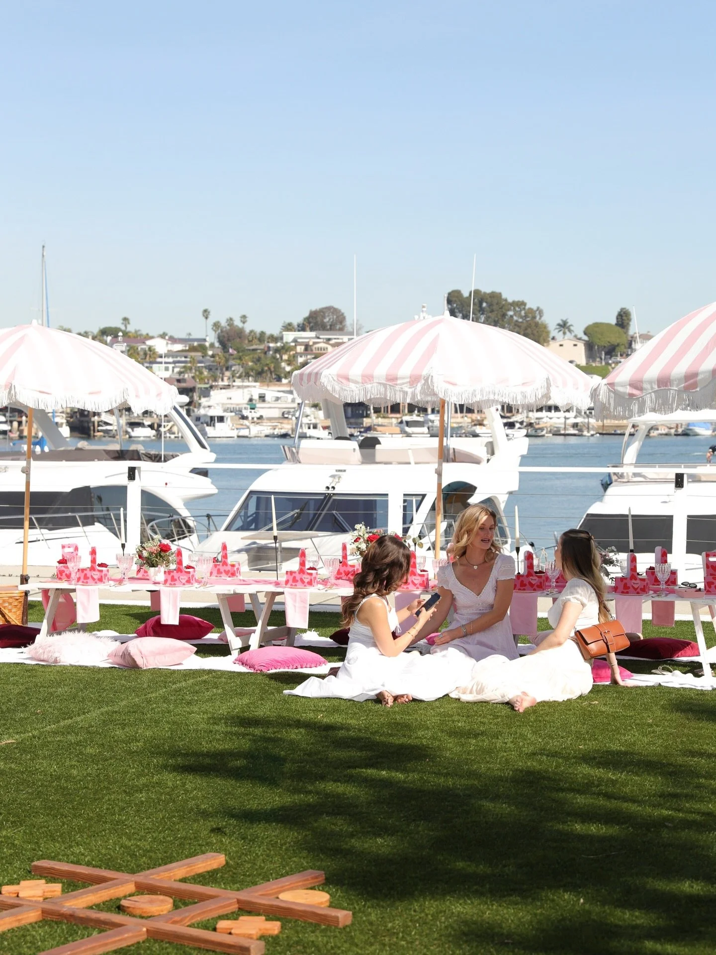 We had the sweetest time with our galentine's @visitnewportbeach &amp; @thepicnic.collective this month 💕 

#TheShoreatLidoMarinaVillage
