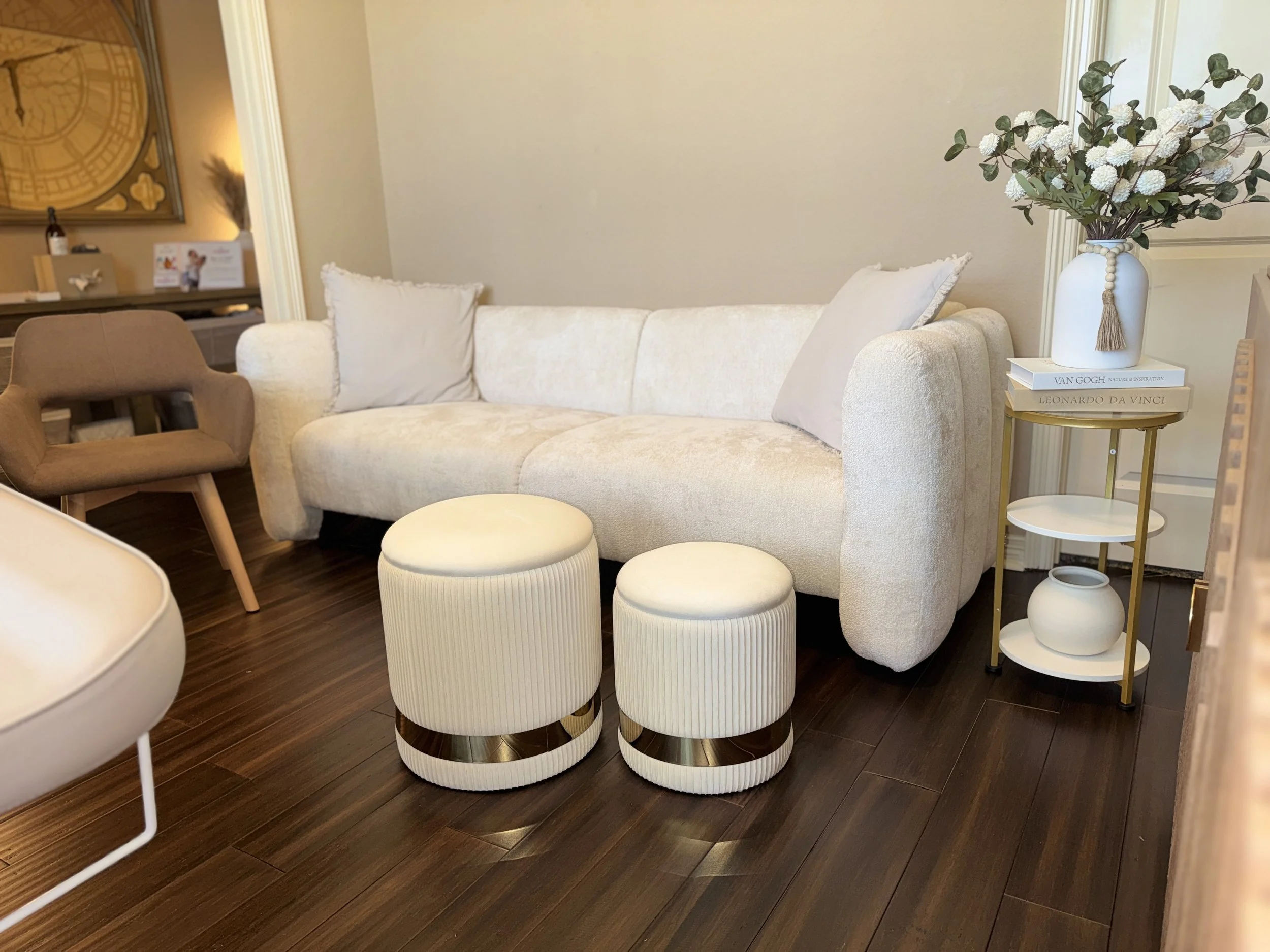 Comfortable family seating area inside Baby Bliss Ultrasound’s private boutique studio in Houston.