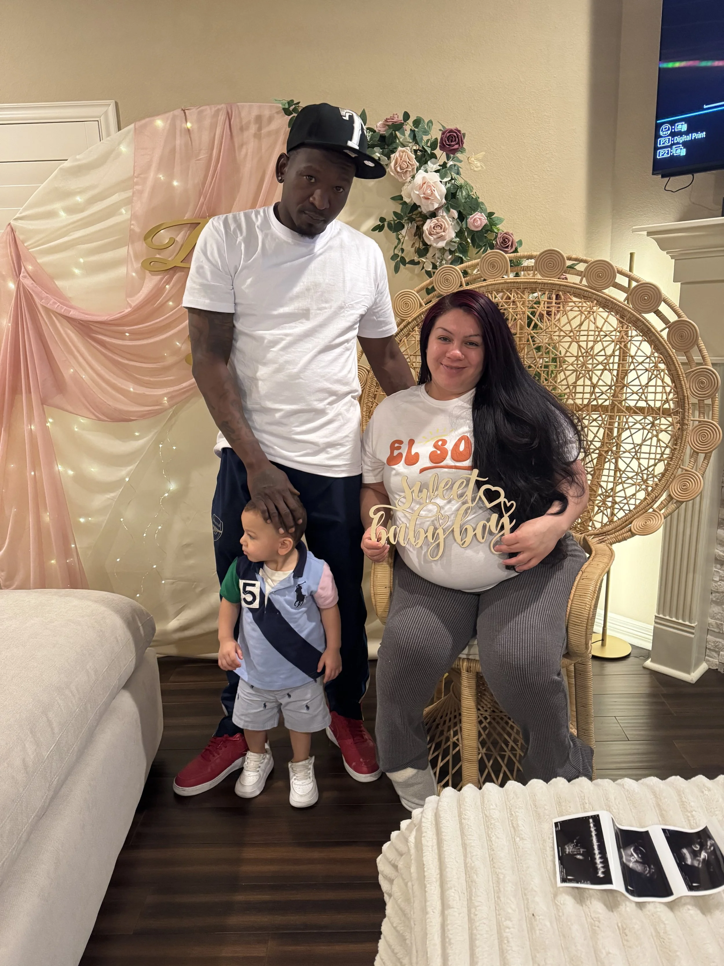 Happy family in Houston holding a 5D/HD Live ultrasound photo from Baby Bliss Ultrasound studio