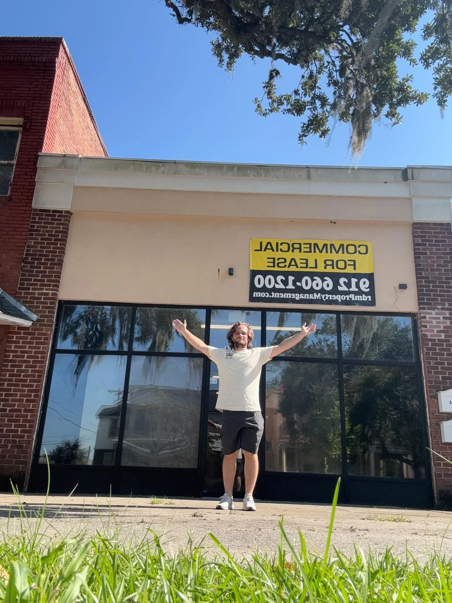 EXCITING UPDATE!!!

We have a home!!
The Savannah film lab has locked in its storefront! 

We&rsquo;ve got a lot of work to do but we&rsquo;re so excited!! 

If you&rsquo;d like to come help us paint send a dm! 🤣

#savannahfilmlab #film #kodak #ﬁlms