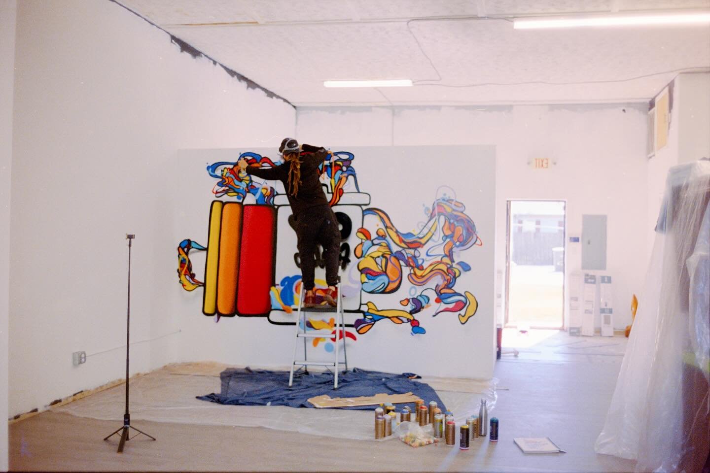 Huge thanks to @ledieguearte for getting our mural painted! We love it! 

Photo by: @daltonriceart 
Portra 800
Leica M4-P 35mm 1.4
Scanned by Us!