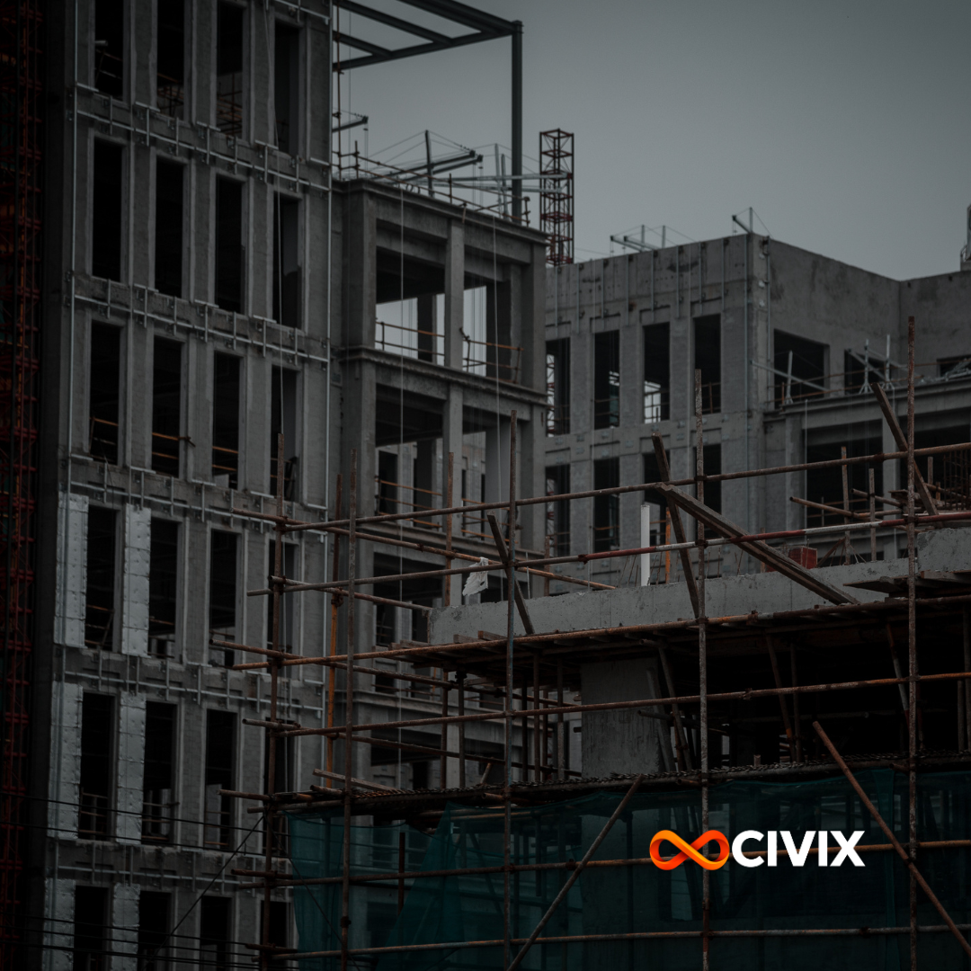 Ejecución de obra gris y elementos estructurales en proyecto de construcción.