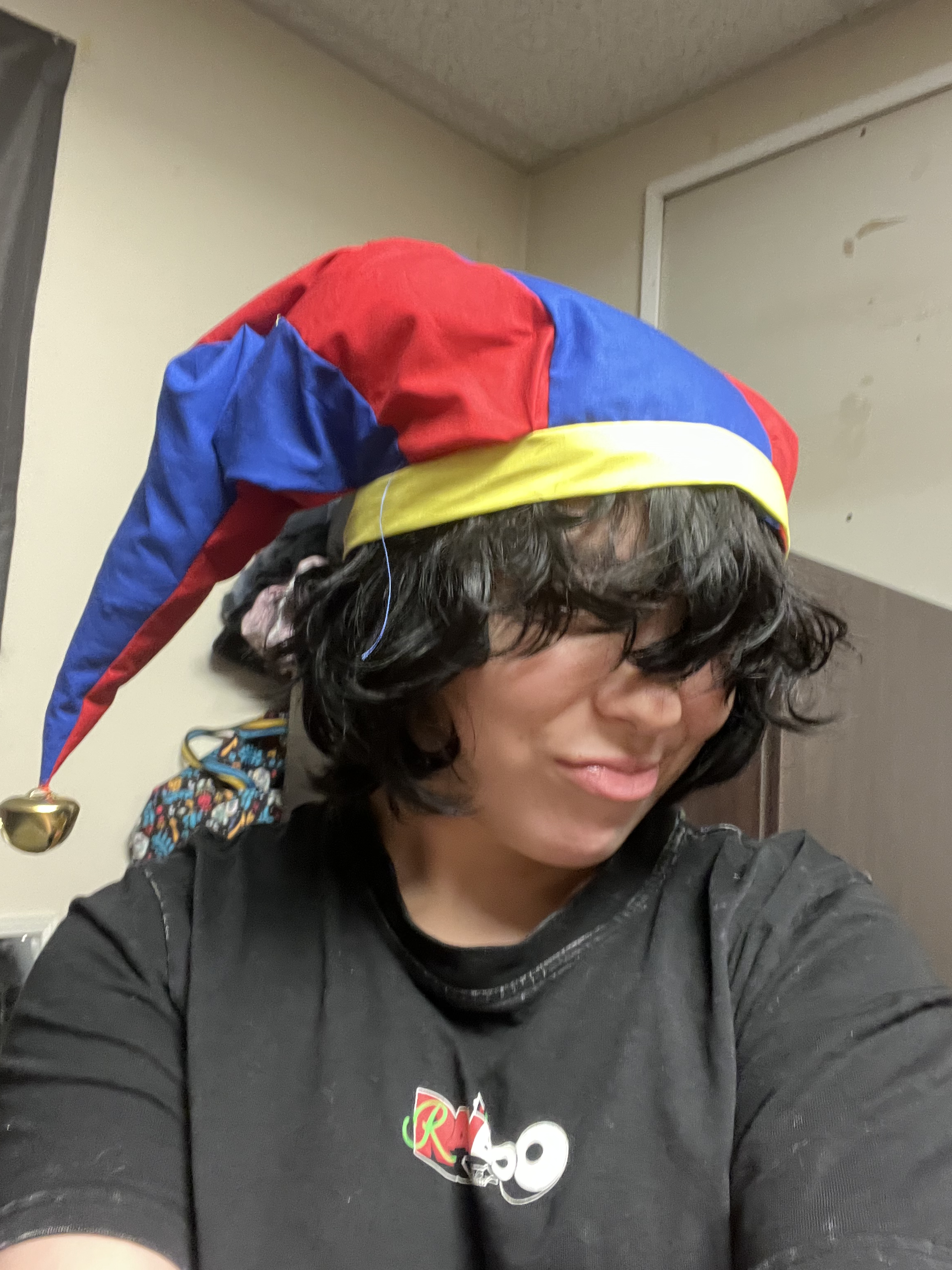 Jester hat I patterned and sewed for a Pomni cosplay. I added a special bell from a baby toy to make it jingle when I moved my head.