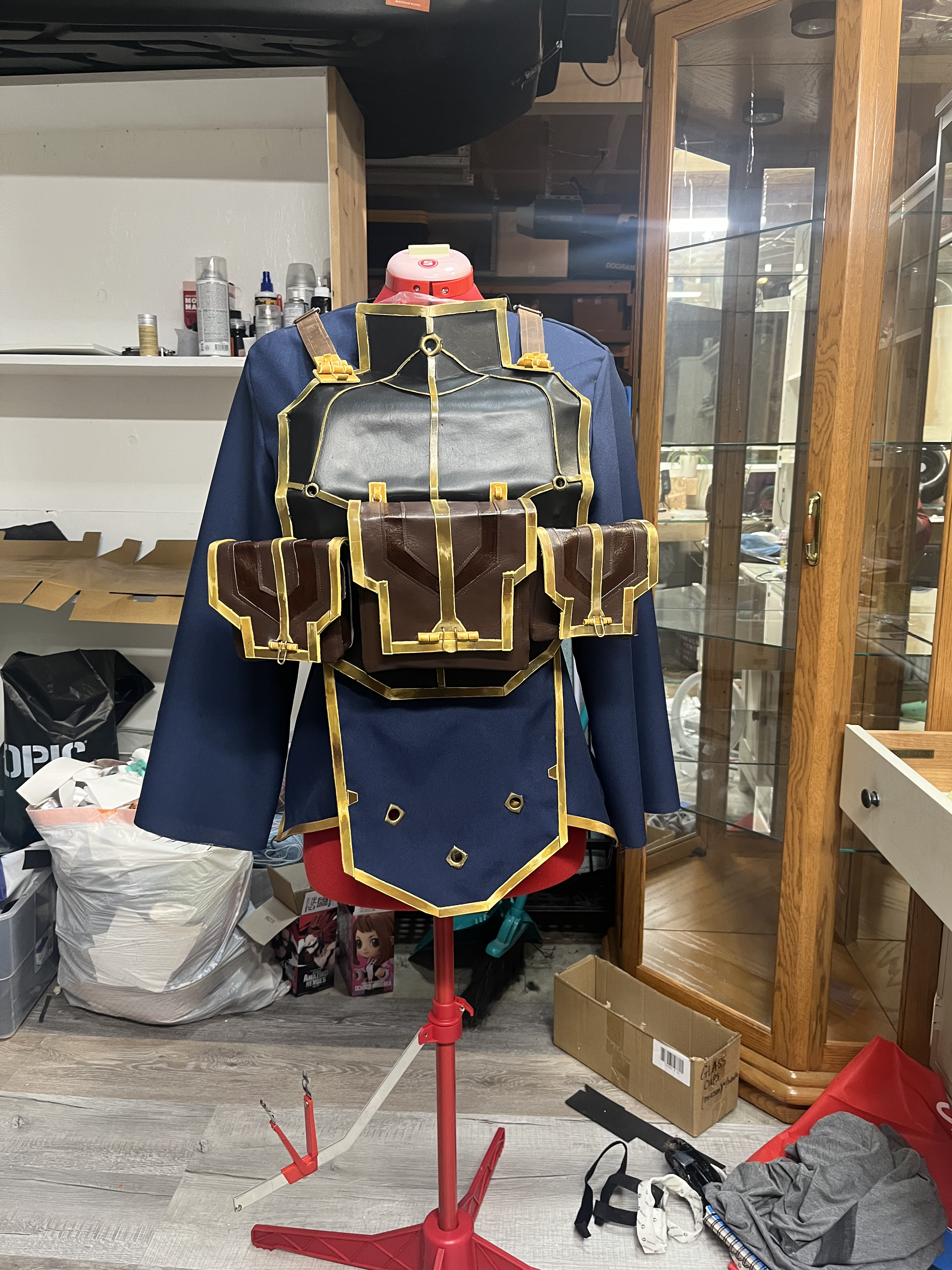Finished by attaching the fully functioning bags to the chest piece and created the clasps using polymer clay. The straps are made out of hand cut leather.