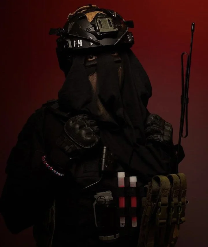 This cosplay is the costume that is the least hand made. I only made the mask from scratch, and modified the helmet with custom hand made parts.
Photo by: Triple Click Photos