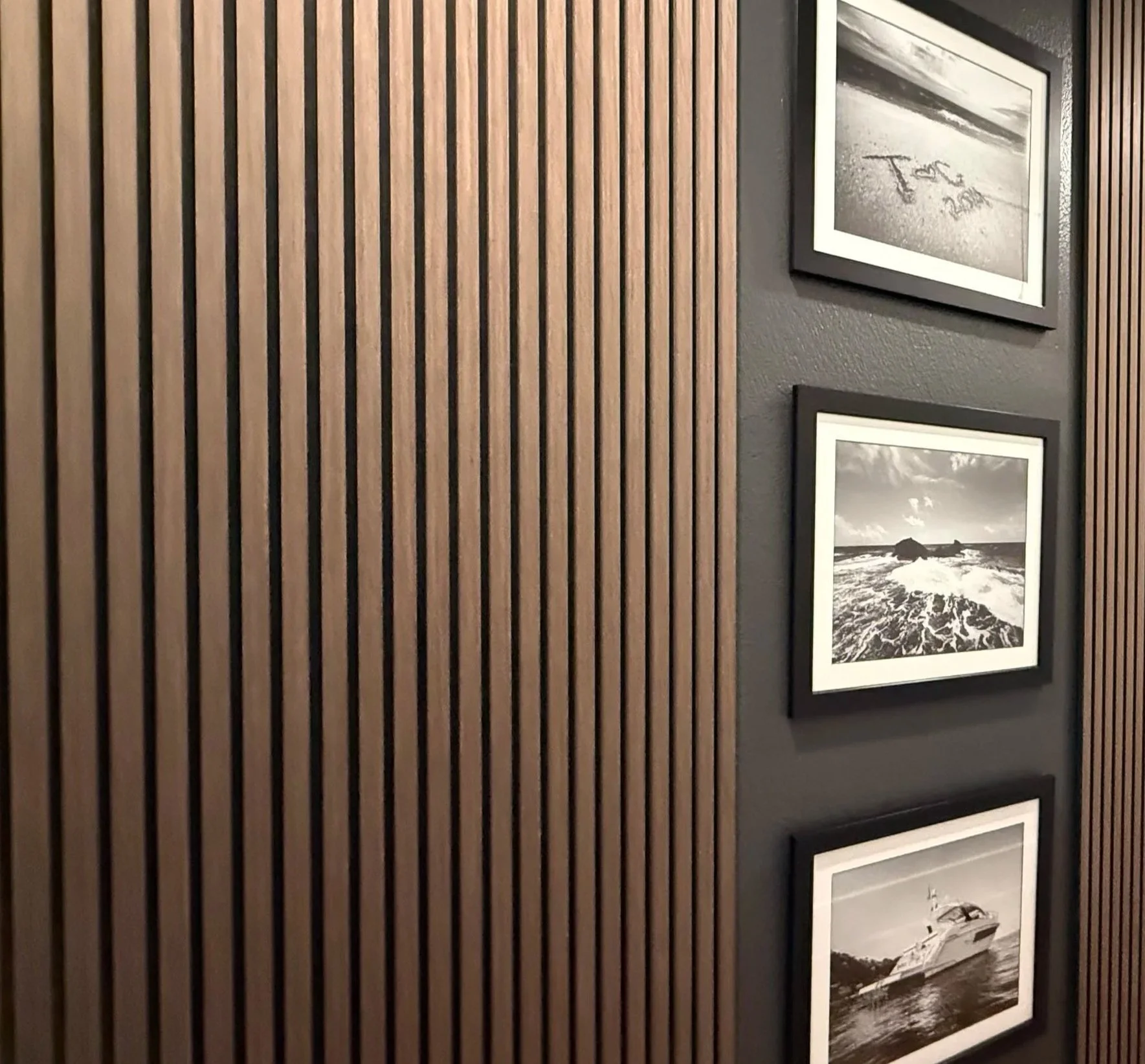 04-dark-oak-slat-accent-wall-gallery-frames-phoenix.jpg