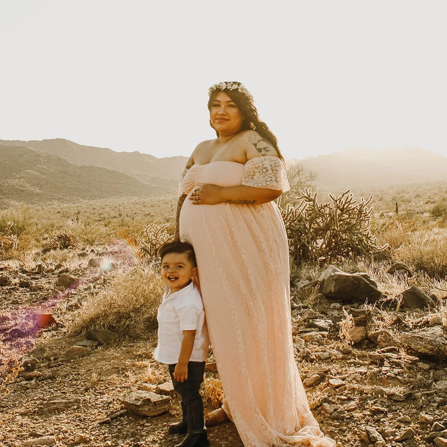 Guys I am so ready for fall! If you saw my story then you know I&rsquo;m going to be doing shoots in a sunflower field 🌻 this fall! Anything from family to couples to portraits to friend photos🌻 if you&rsquo;re interested go ahead and dm me for the