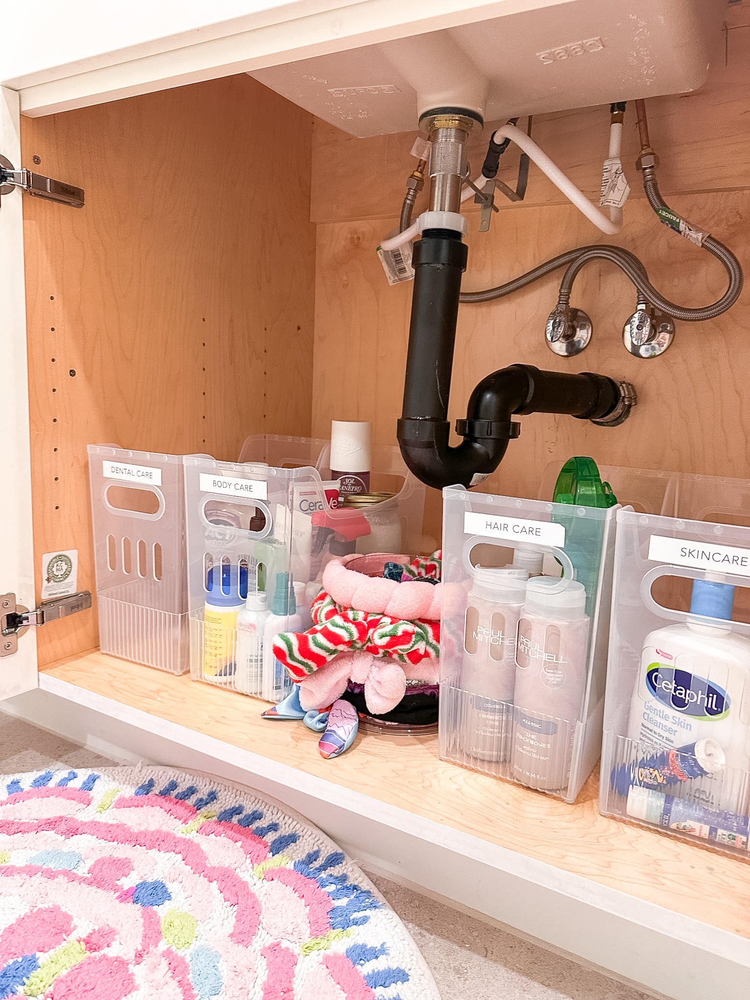 Girl's Bathroom Organization