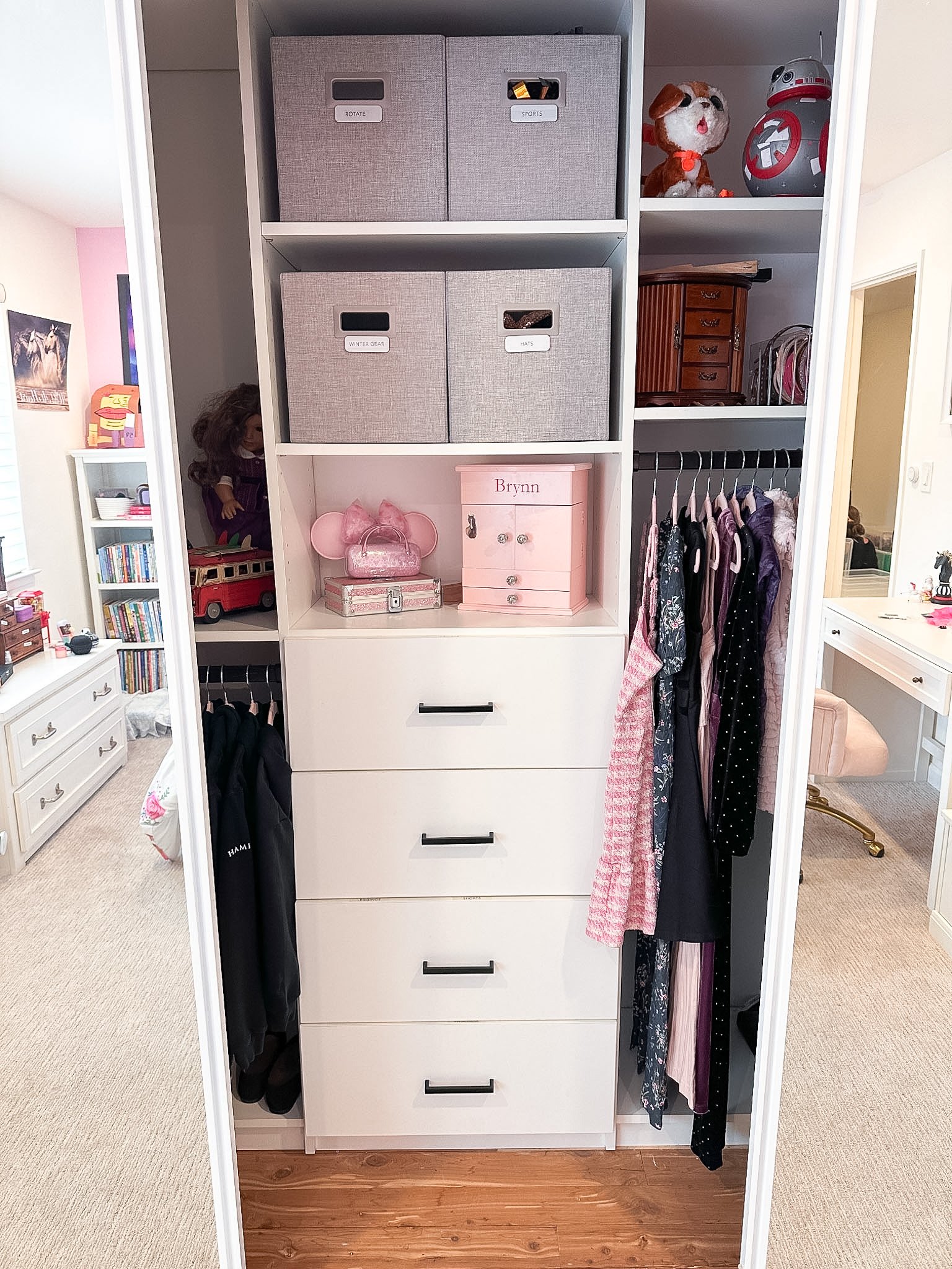 Girl's Closet Organization