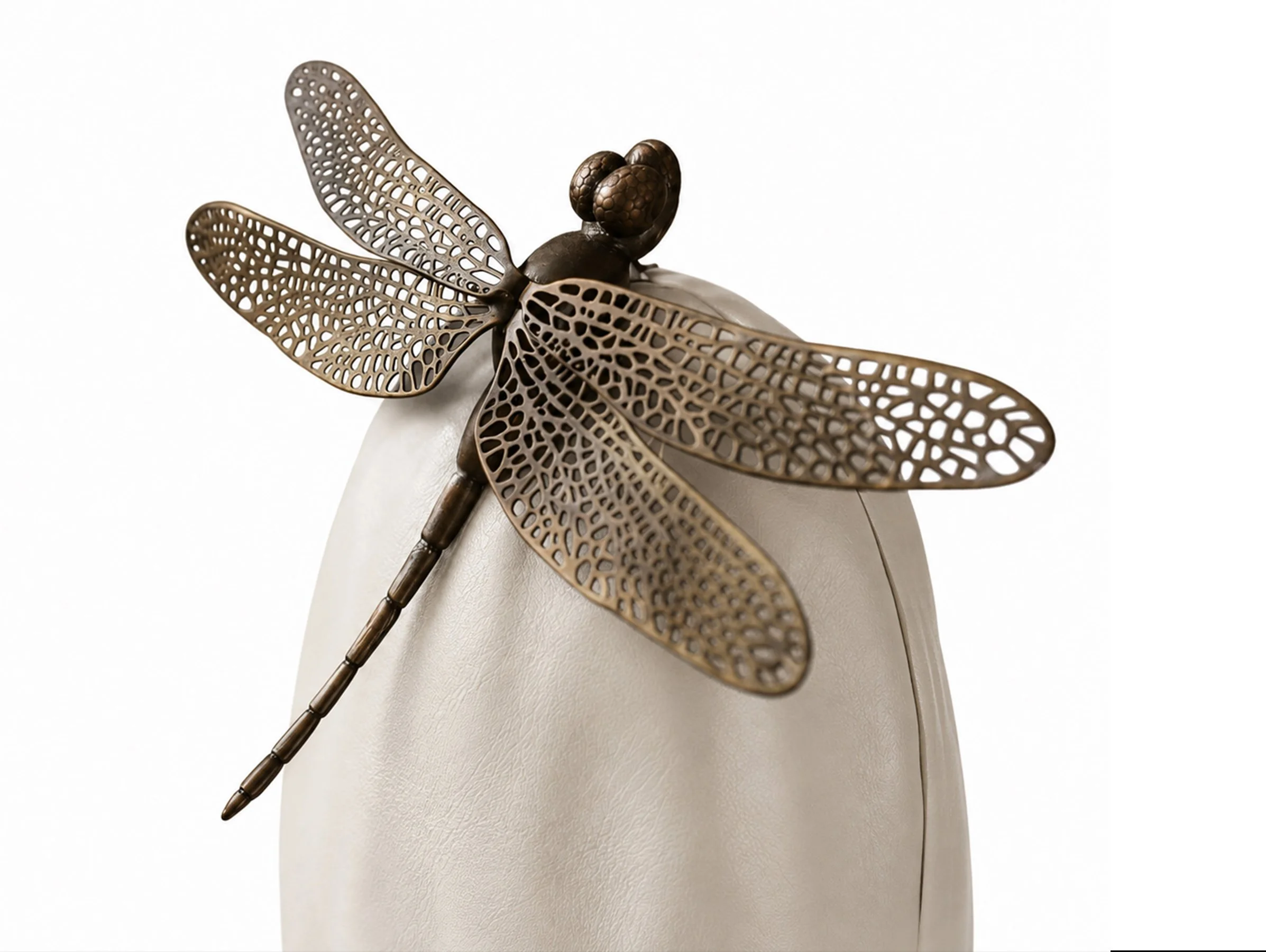 Magnum - Ivory Leather Closed 3 P.jpg