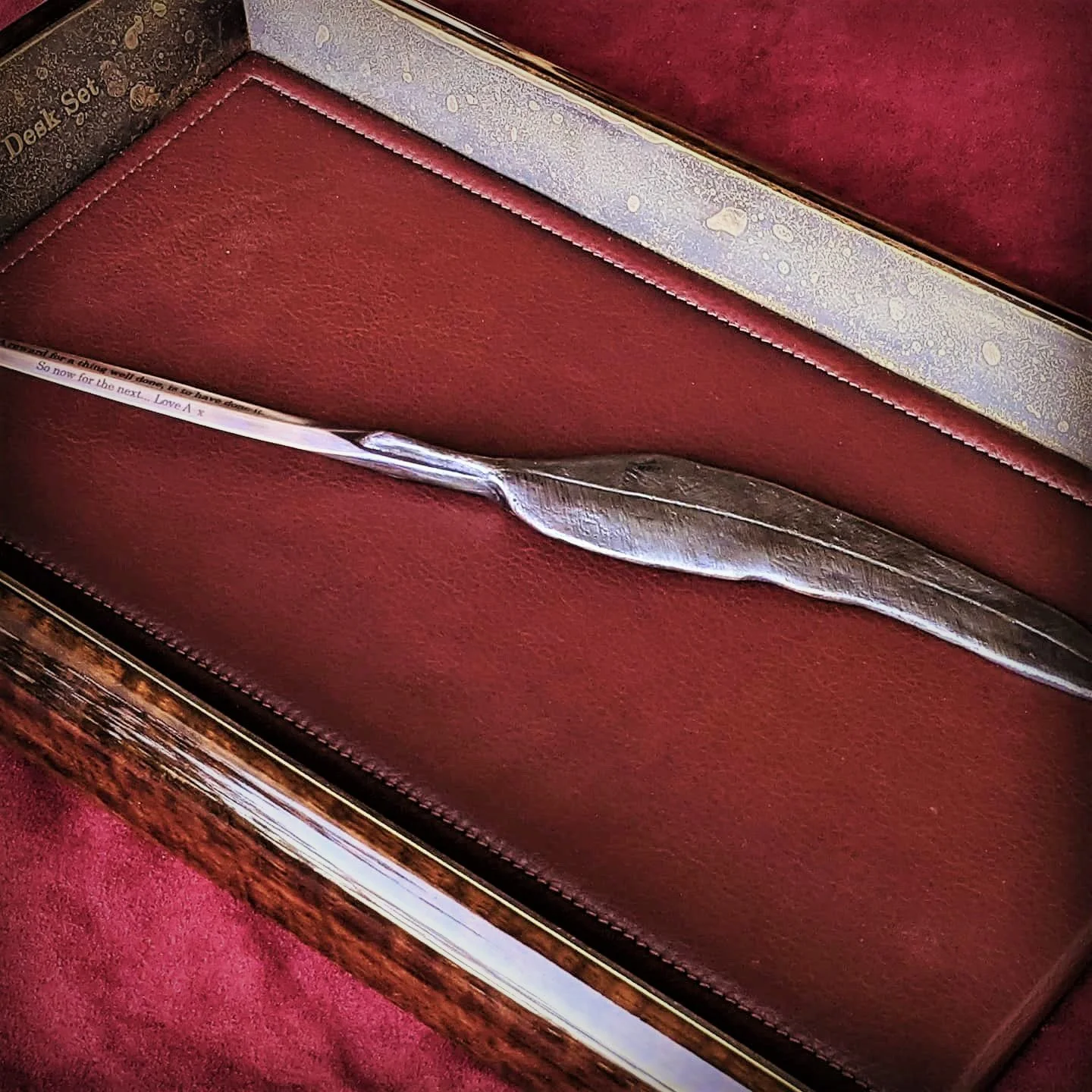 GUM LEAF INSPIRED DESK SET