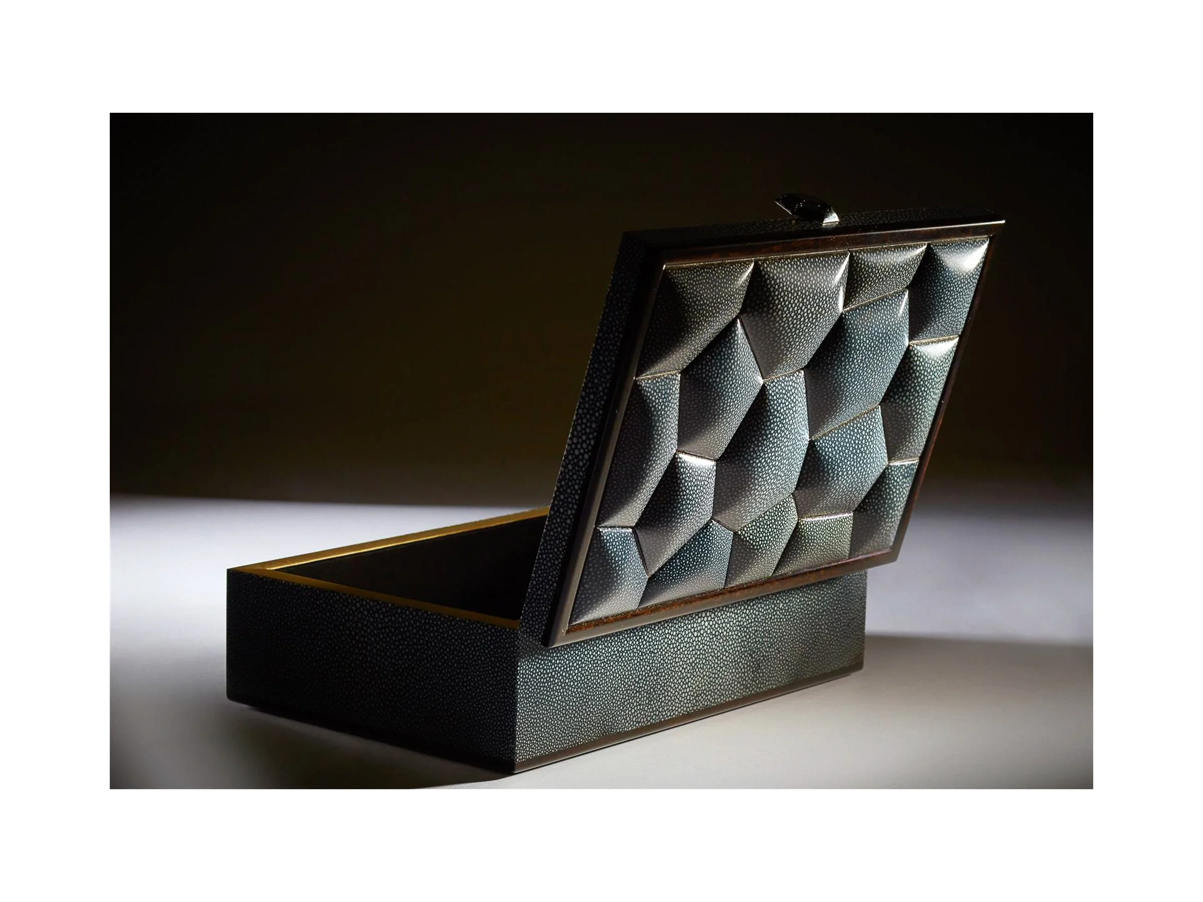 bubble-box-shagreen-leather-ebony -Phone(2).jpg