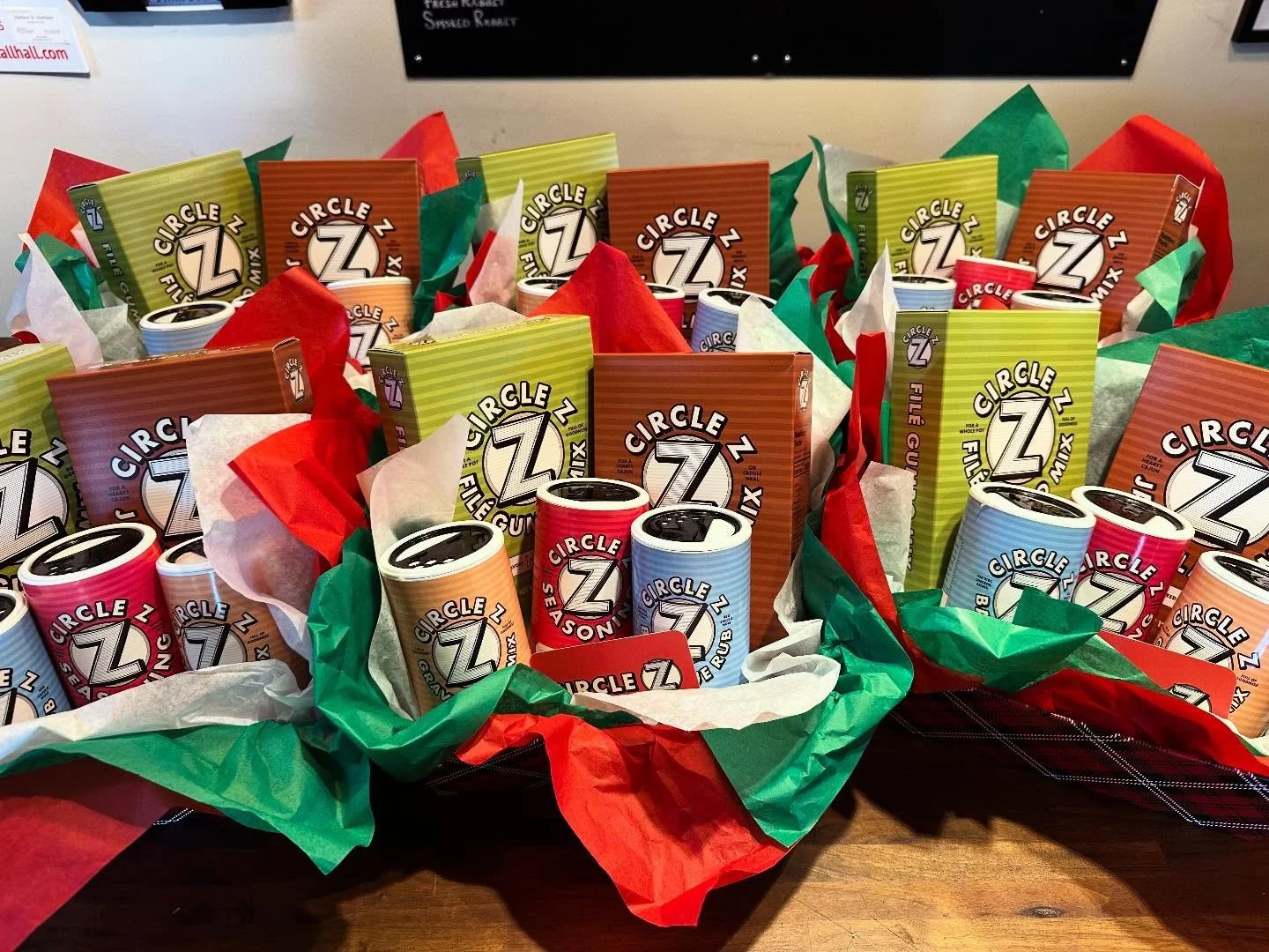 Give the gifts of Ease and Goodness! A basket of @circlezfoods products will continue to make amazing meals long after the holidays! Pick one up @wjsmokehouse or  message to order.  #circlezfoods #southernandsmoked #wjsmokehouse