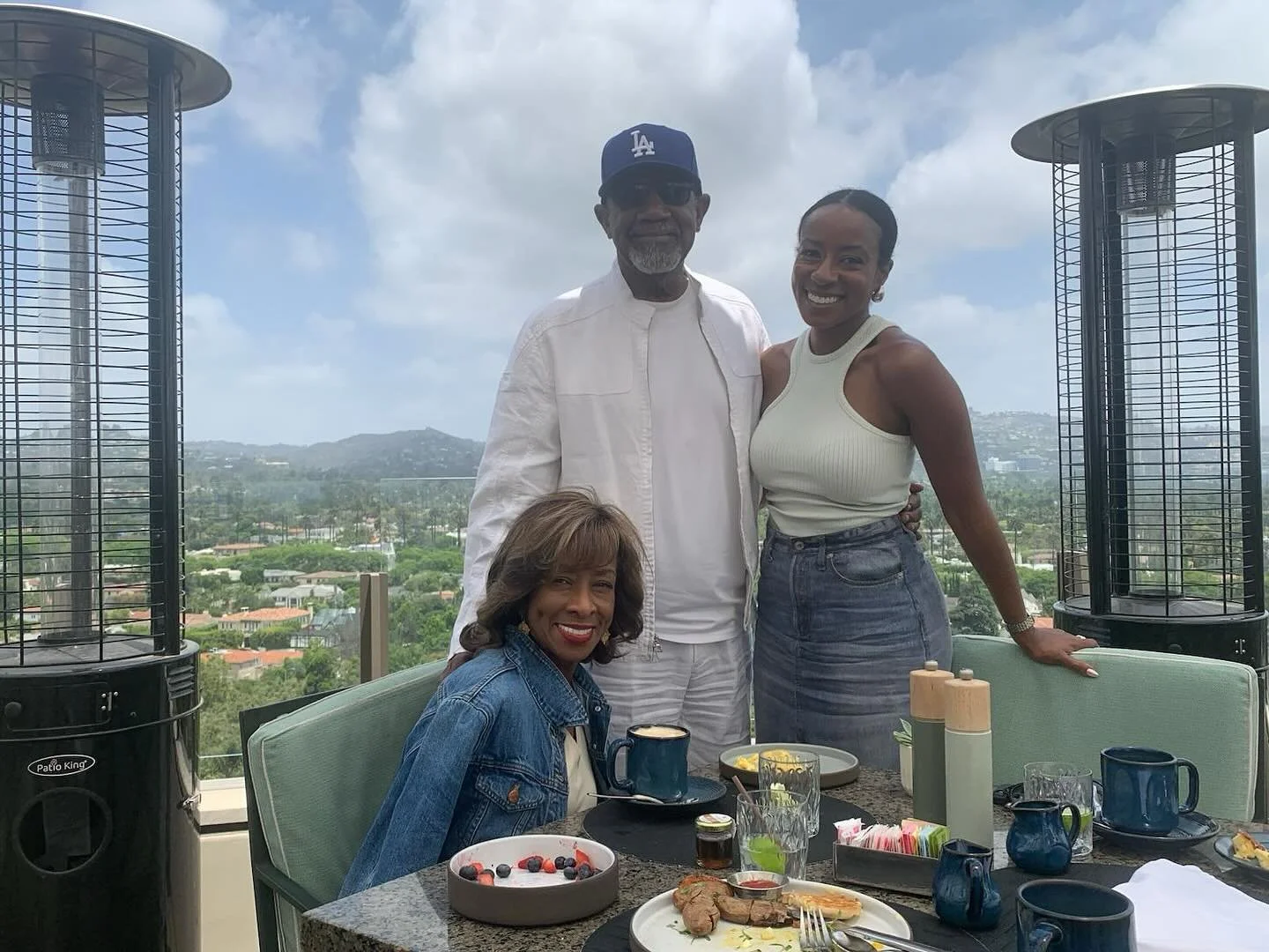 The Johnsons visiting @mckinziej in LA ❤️☀️
MHMS stands for not only uplifting the community, but also family 👨🏾‍⚕️👩🏽‍⚕️🫶
