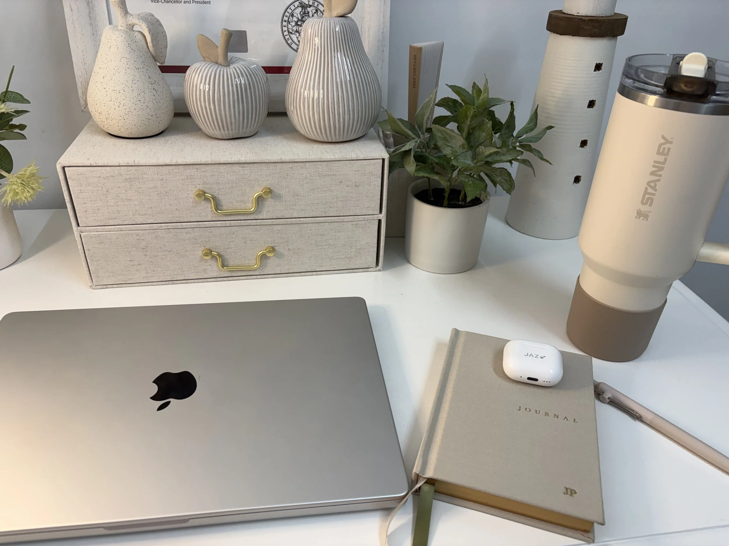 Jazmin Pursell desk