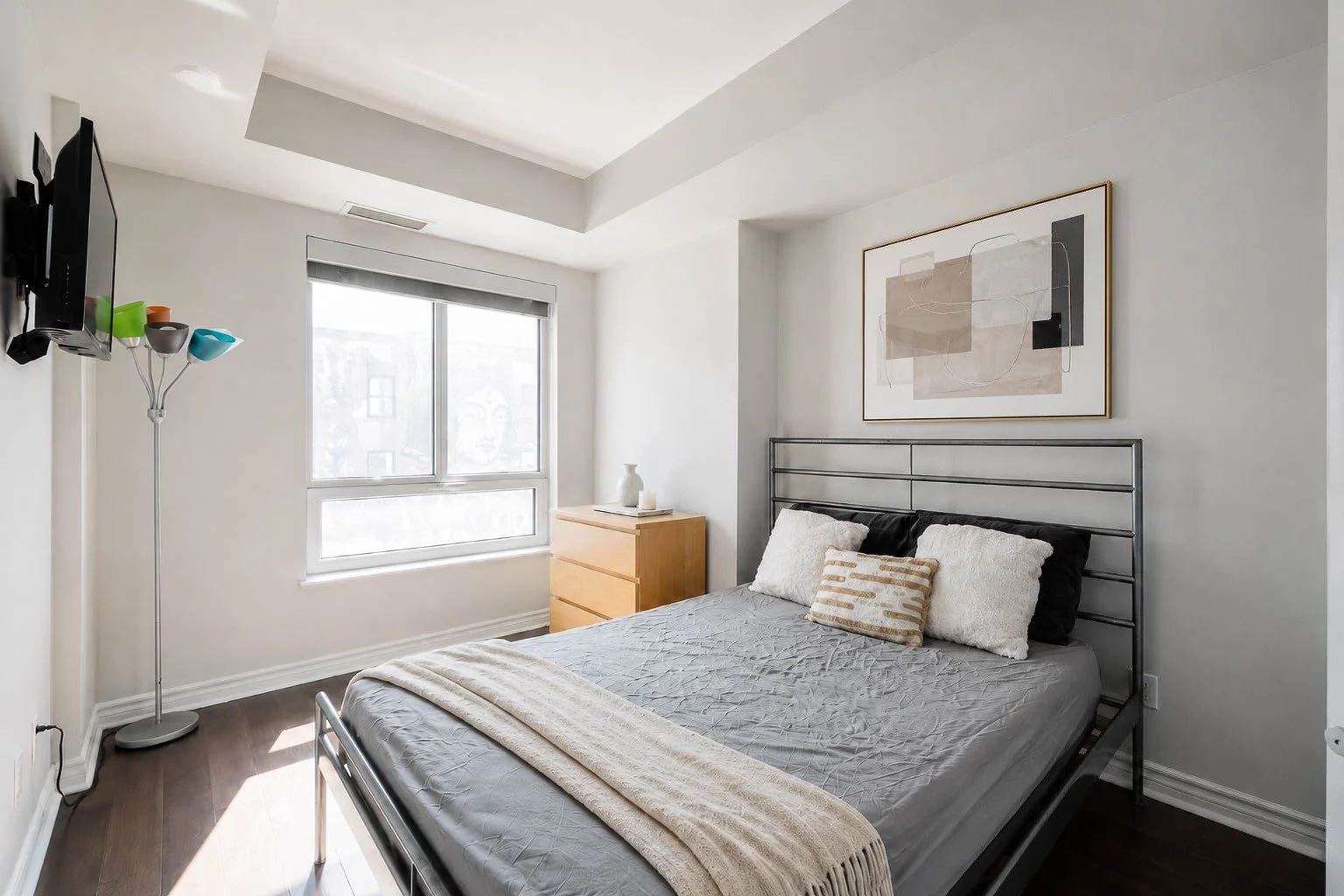 14_Bedroom_Main.jpg