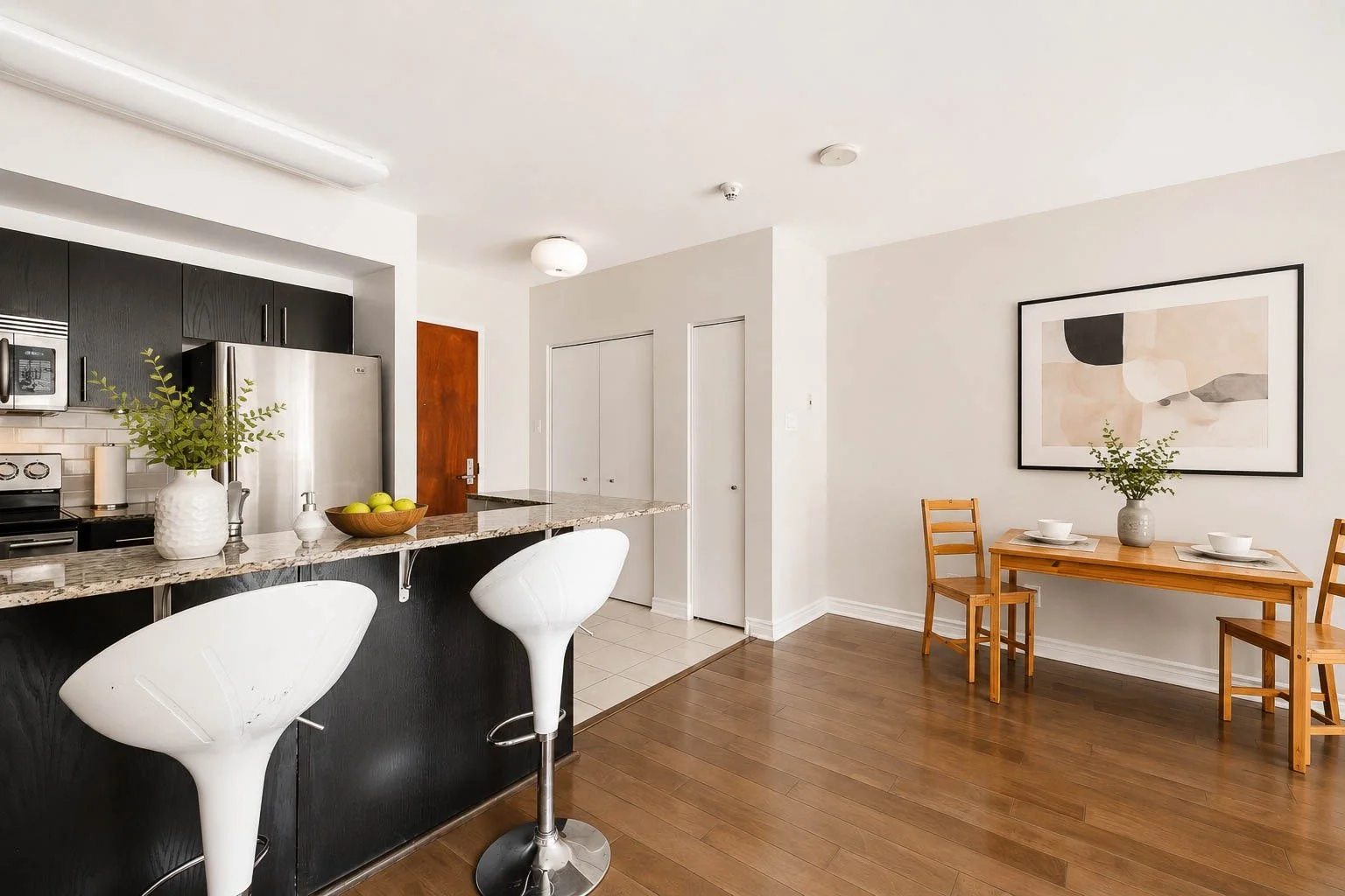 08_Kitchen_Dining_Overview.jpg
