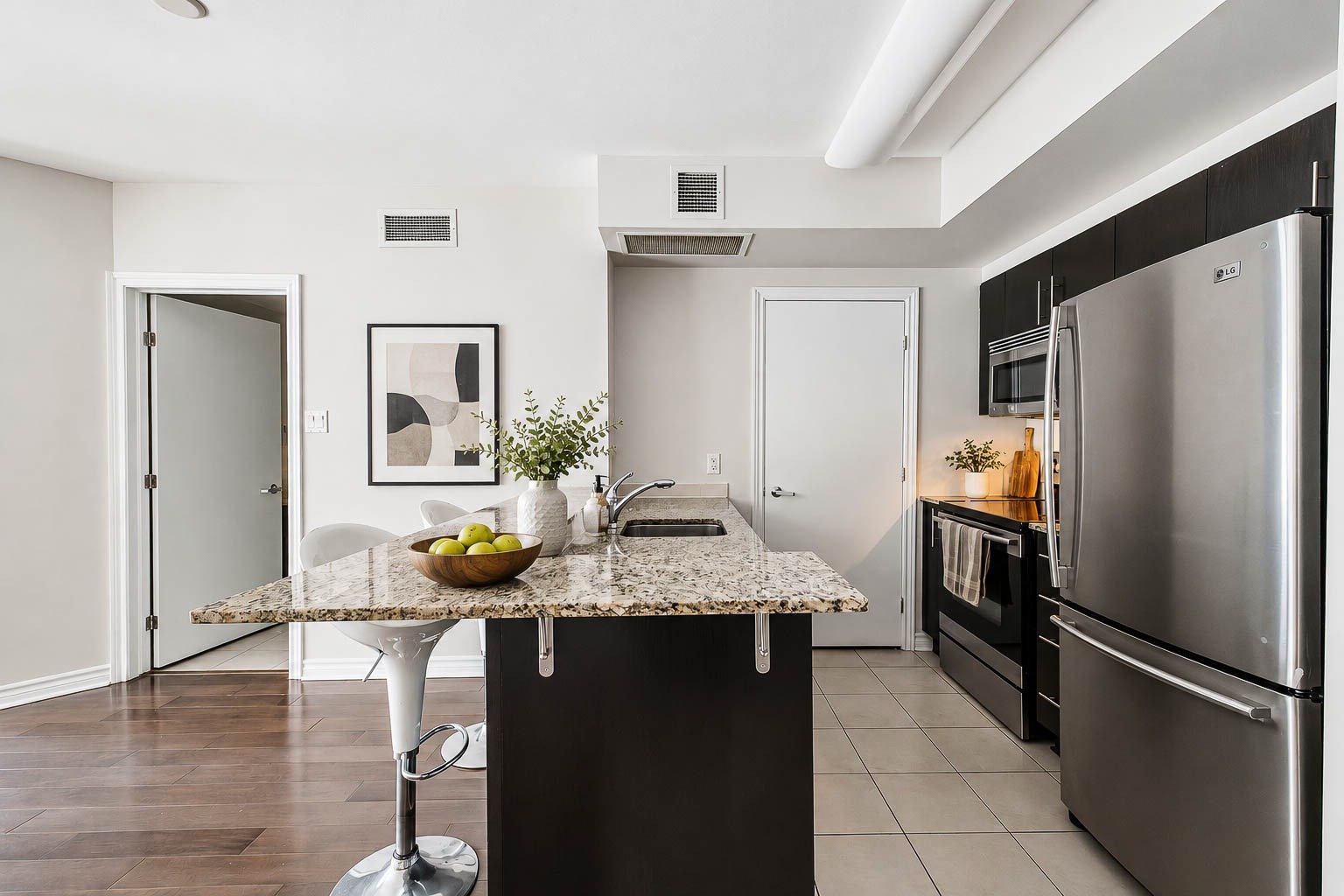 04_Kitchen_Main.jpg