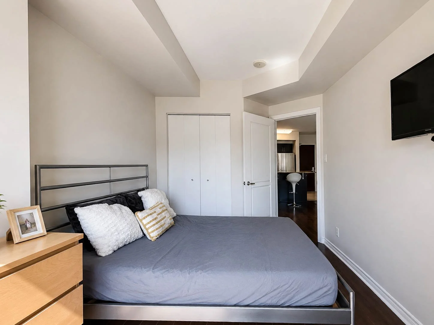 Bedroom Photo 3.jpg