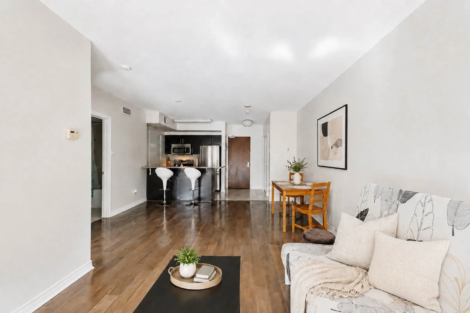12_Living_Room_Kitchen_View.jpg