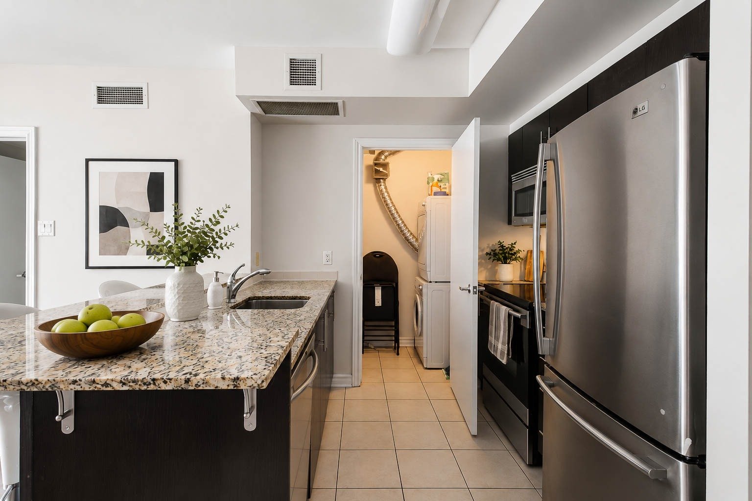 07_Kitchen_Laundry_View.jpg