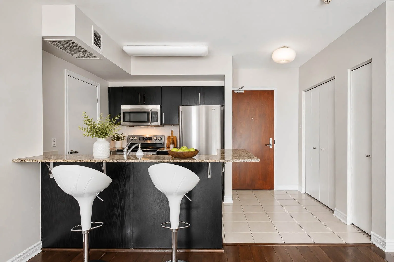 05_Kitchen_Island_View.jpg