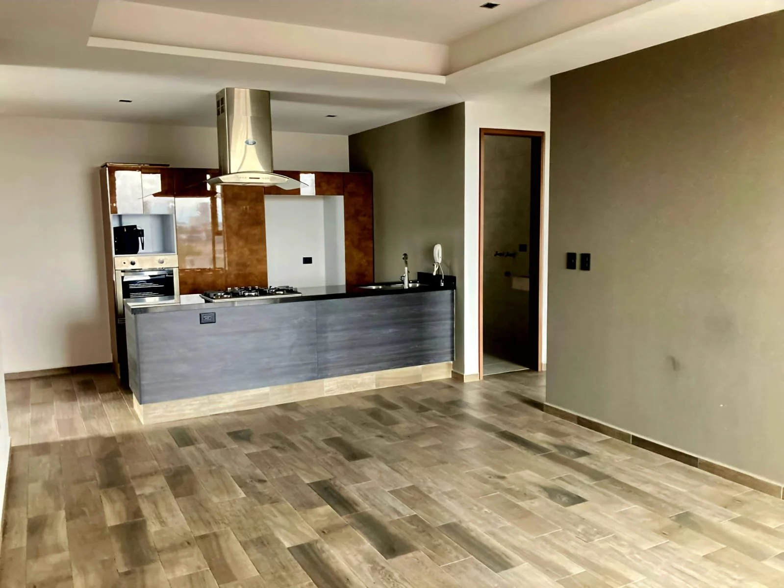 WhatsApp Image 2025-12-03 at 17.05.36 (7).jpeg