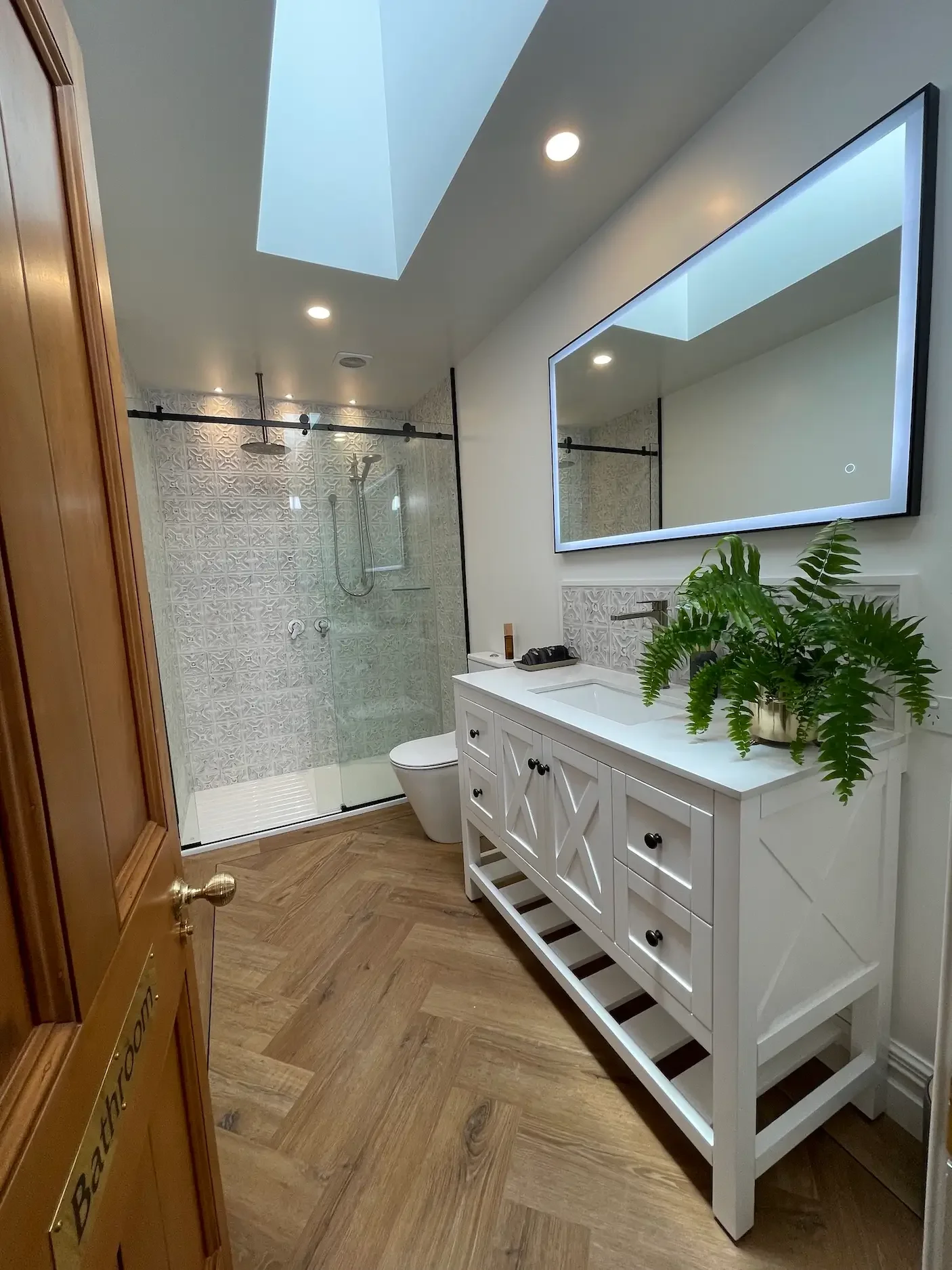 shared bathroom at Plane Tree Villa accommodation Christchurch.webp