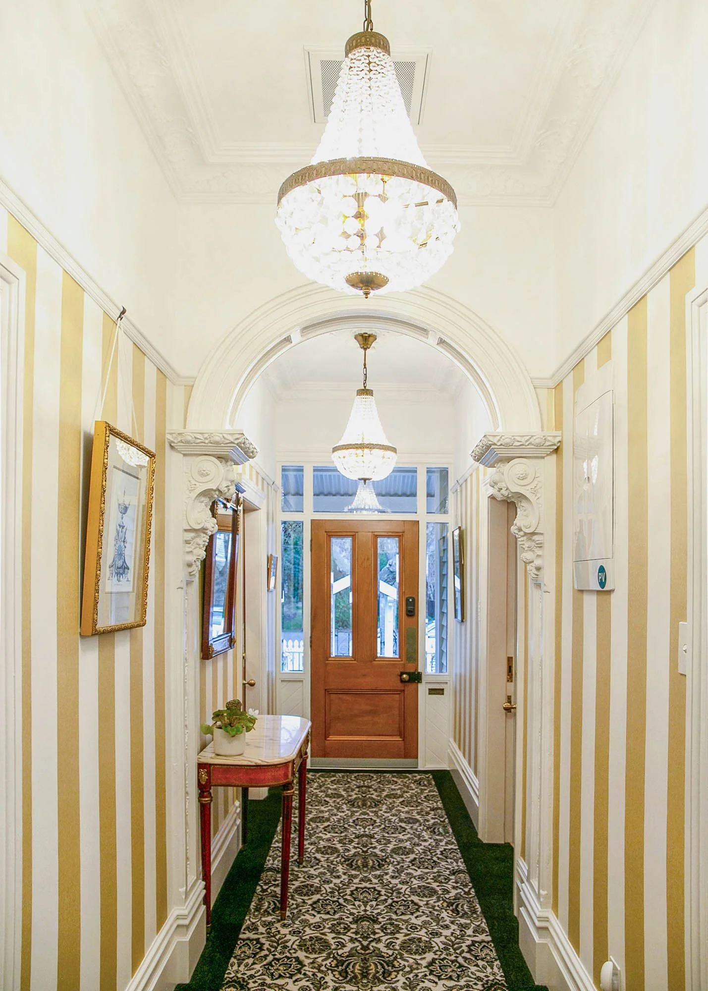 Hallway3_4-3_e.jpg