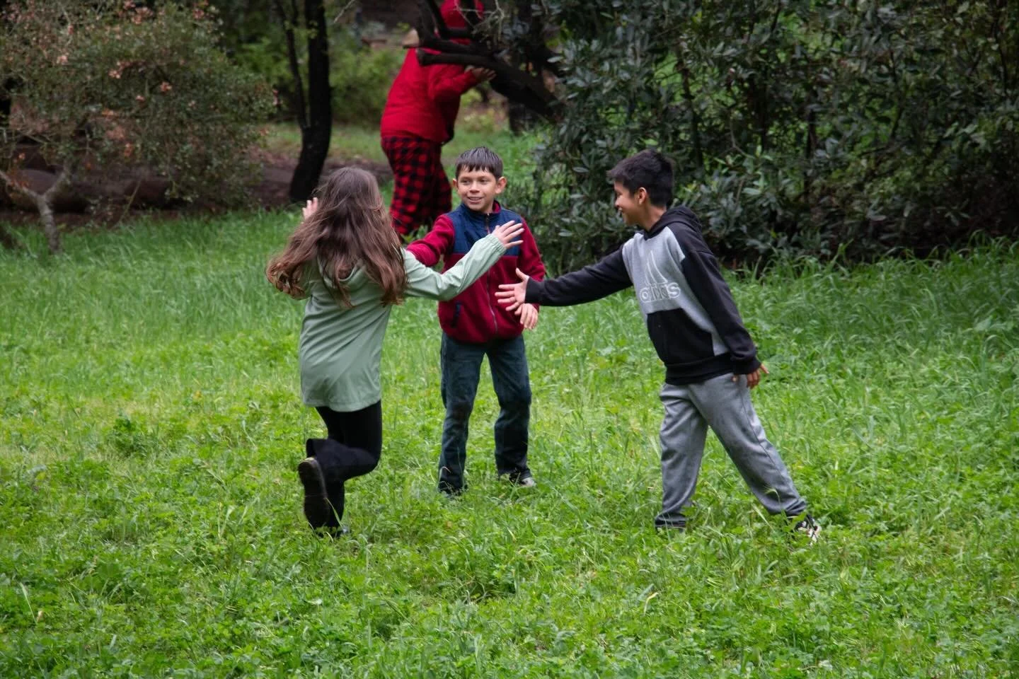 What a beautiful day of connection and growth at our Big and Little Pal Bonding Day 🌿 Rain or shine, our Pals showed up, leaned in, and made the most of every moment.
Led by the incredible Wilderness Youth Project, our Pals spent the day building tr