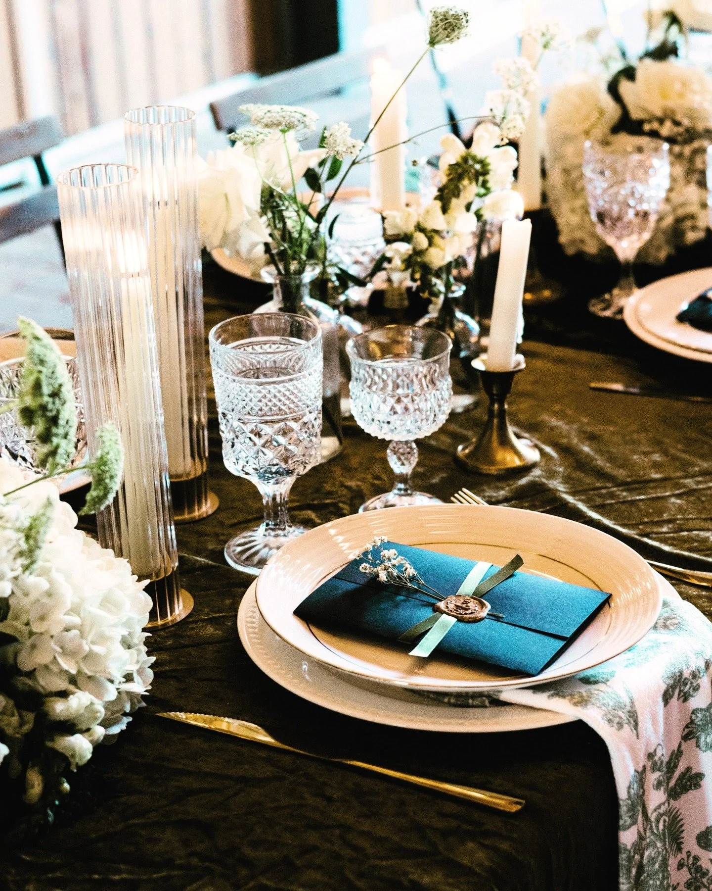 Velvet. Candlelight. Abundance.

A tablescape designed to be felt, not just seen. Every detail layered for depth, texture, and quiet drama.

Experience intentional design. See more in our portfolio.

#VelvetLinens 
#ModernRomance 
#prescottazwedding
