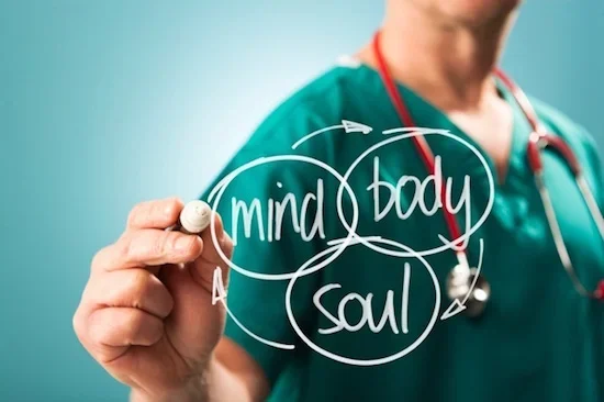 3 enkle åndedrætsteknikker til at berolige dit sind på 3-5 minutter