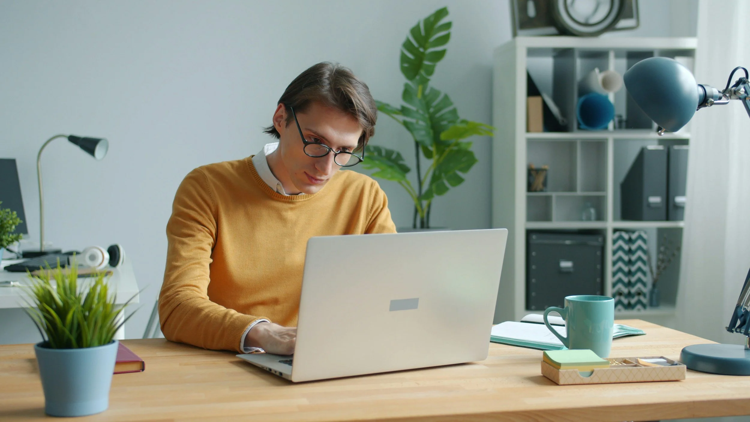 The Digital Spine Savior: 8 Essential Micro-Breaks for Screen-Time Workers