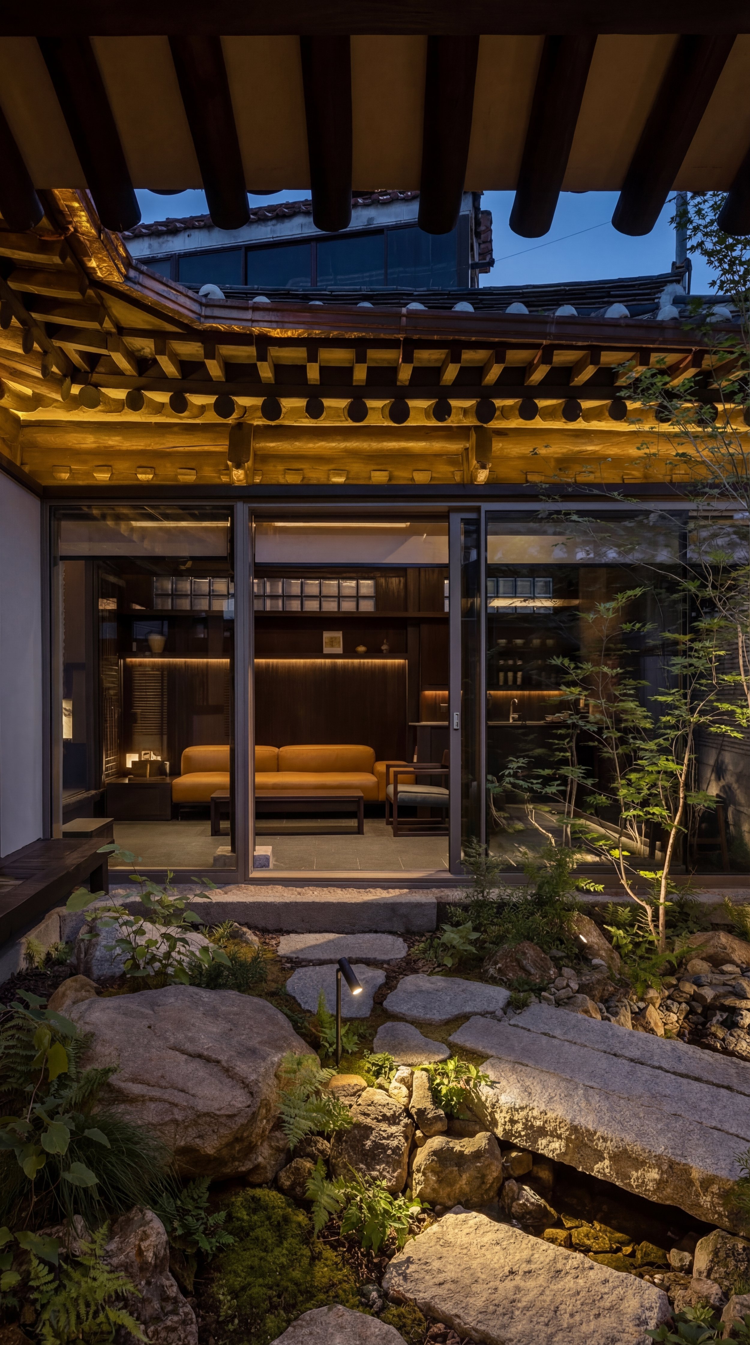 Korean-Hanok-Courtyard-Seoul.png