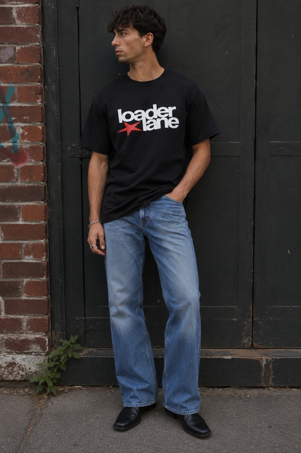 Black relaxed LL star tee guy .png