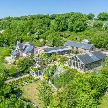 Sharps Field | History &amp; Legacy

One of our most distinctive rural projects, Sharps Field is a contemporary Somerset farmhouse that combines traditional craft with forward-thinking design.

Completed in the early 2000s, the 600m&sup2;+ project br