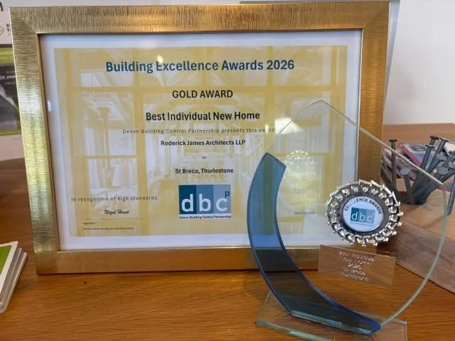 Fantastic news &mdash; Seaspray has picked up a Gold Award at this year&rsquo;s Devon Building Control Excellence Awards, winning Best Individual New Home.

A brilliant collaboration between Roderick James Architects, @postandbeamuk  and @welstead_lt