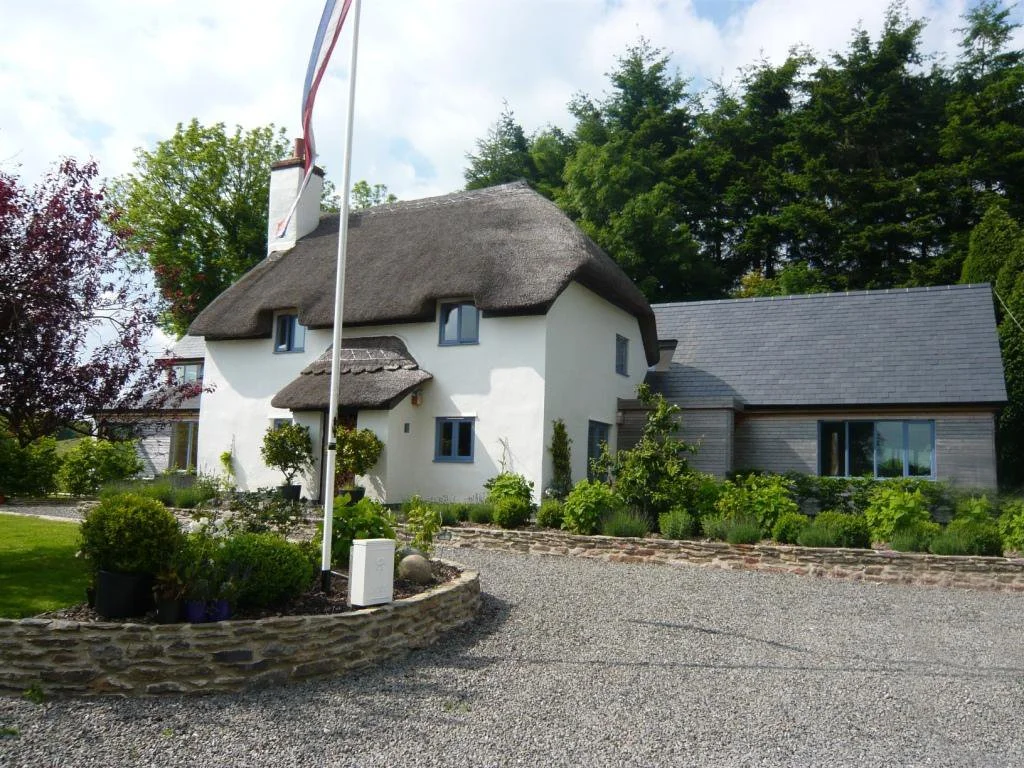 weekfield exterior 003a.jpg