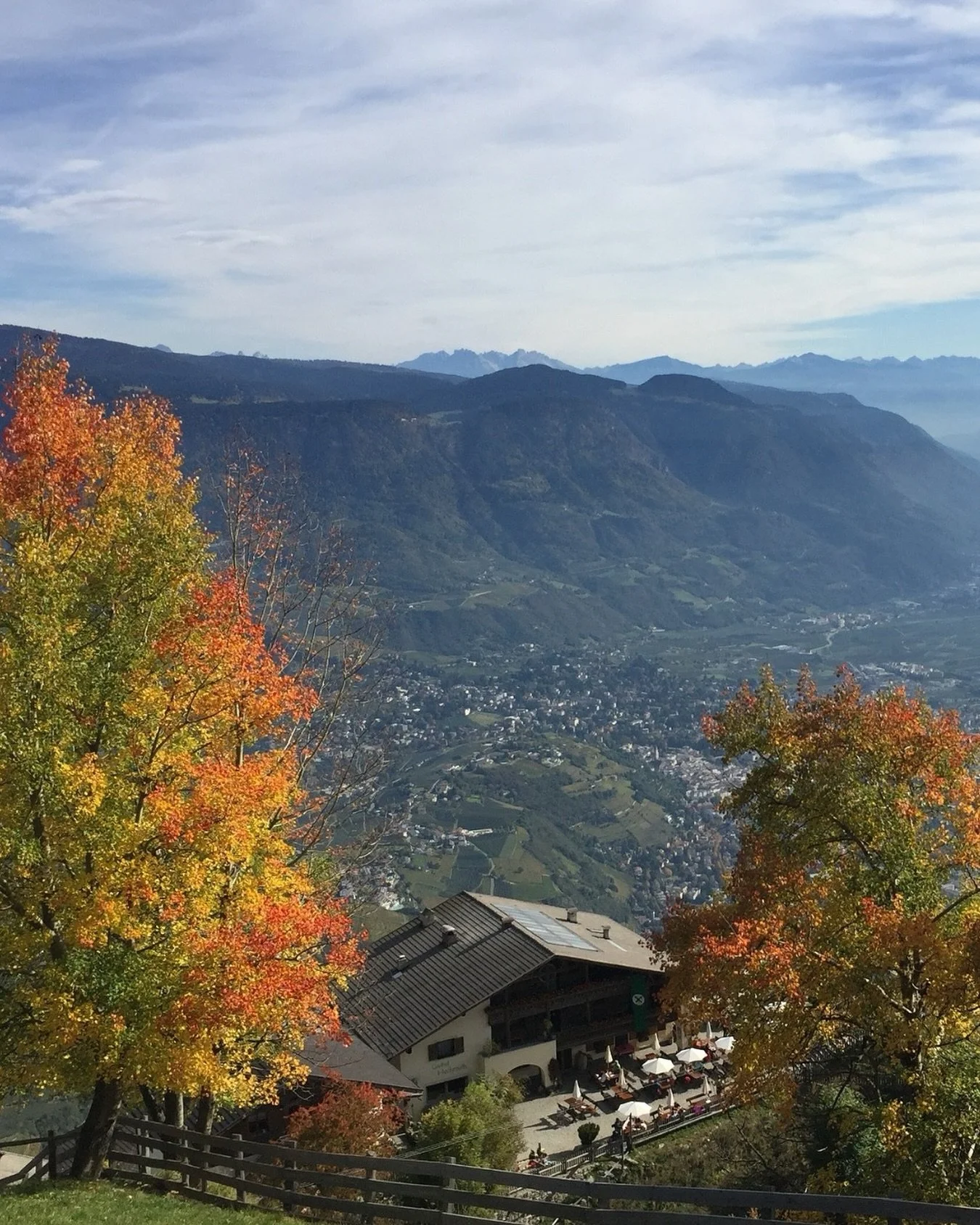Autumn in South Tyrol isn&rsquo;t just quieter &mdash; it&rsquo;s warmer, brighter, and full of color. If you&rsquo;ve only been in summer, you&rsquo;re missing one of the best seasons here.

Want help planning an Autumn trip? DM me. I&rsquo;d love t