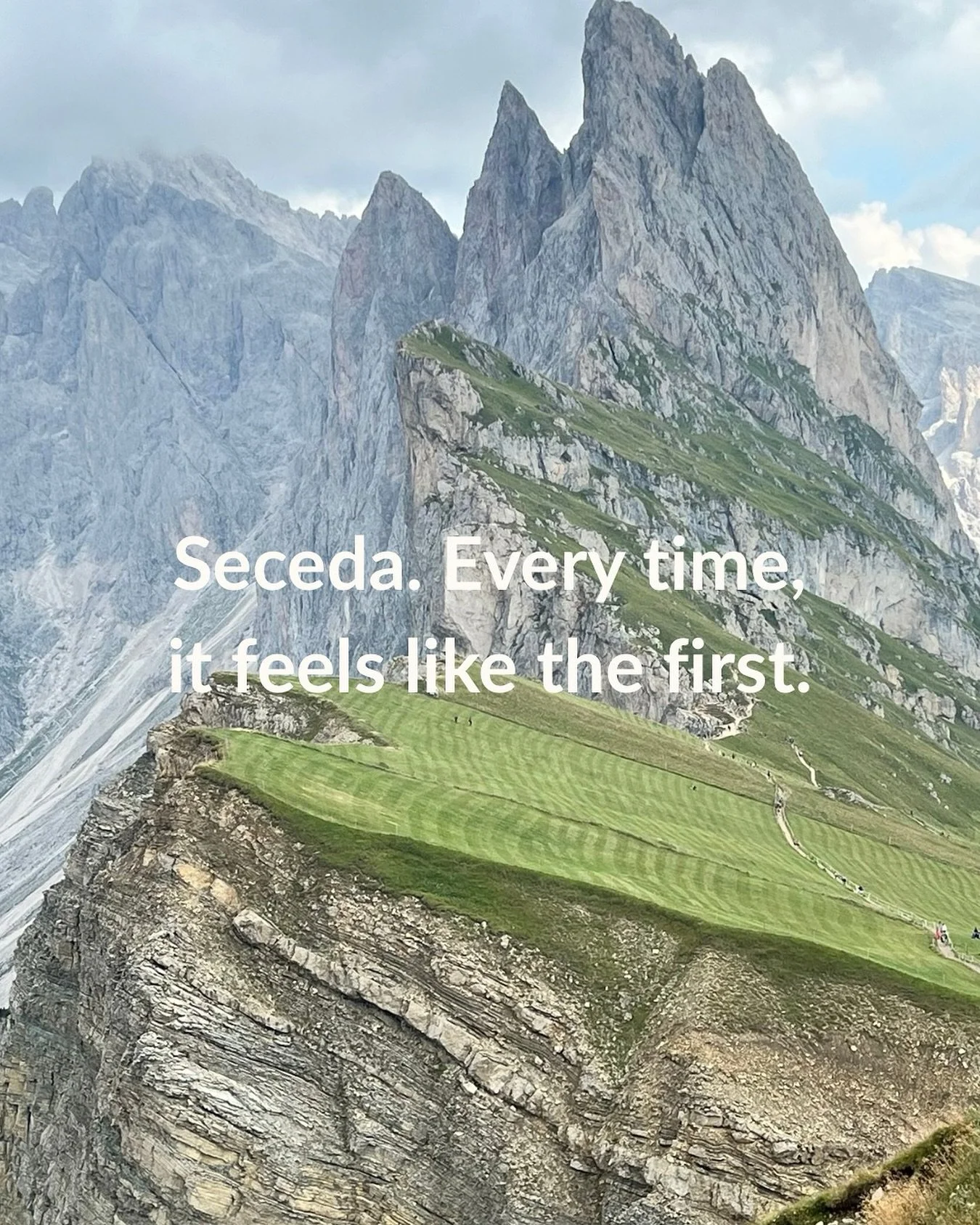 Every time I stand here, it feels like the first. 💛 Seceda will always be the view that made me fall in love with the Dolomites.
⠀
#DolomitesJourney #DolomitesItaly #Seceda #ValGardena #SouthTyrol #Dolomiti #AltoAdige #ItalyTravel #MountainViews #Tr