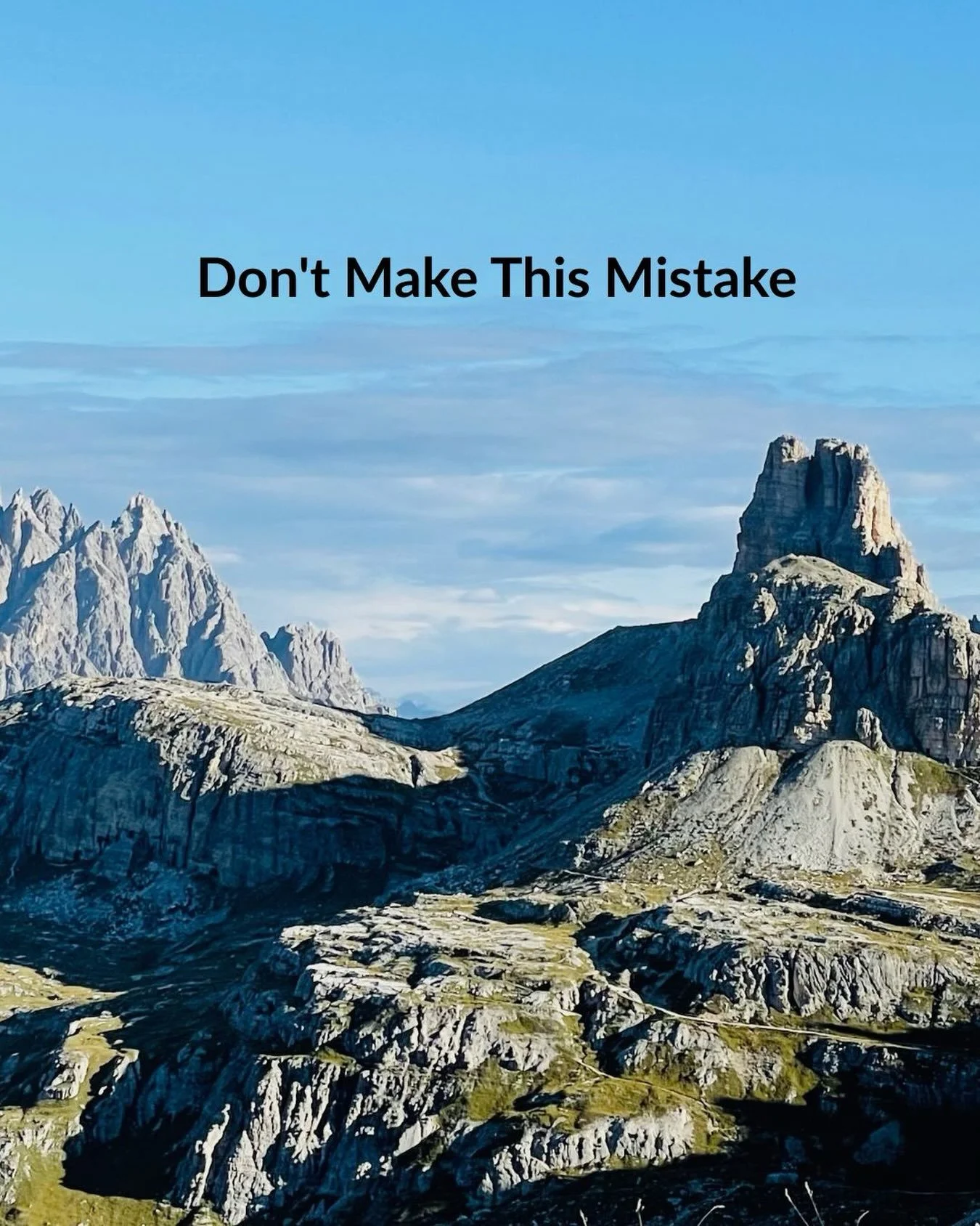 The biggest mistake August visitors make is trying to fit too much into each day.

The Dolomites may look close together on a map, but mountain roads are slow, car parks fill early, lift queues build, and afternoon weather can change quickly.

Plan o